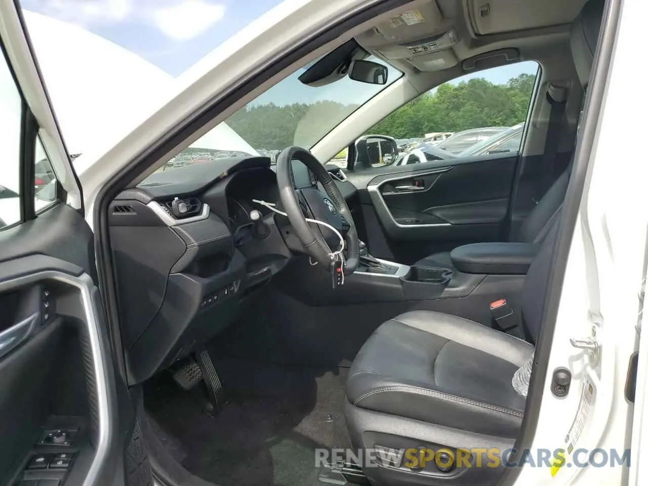 7 Photograph of a damaged car 2T3C1RFV5KW056435 TOYOTA RAV4 2019