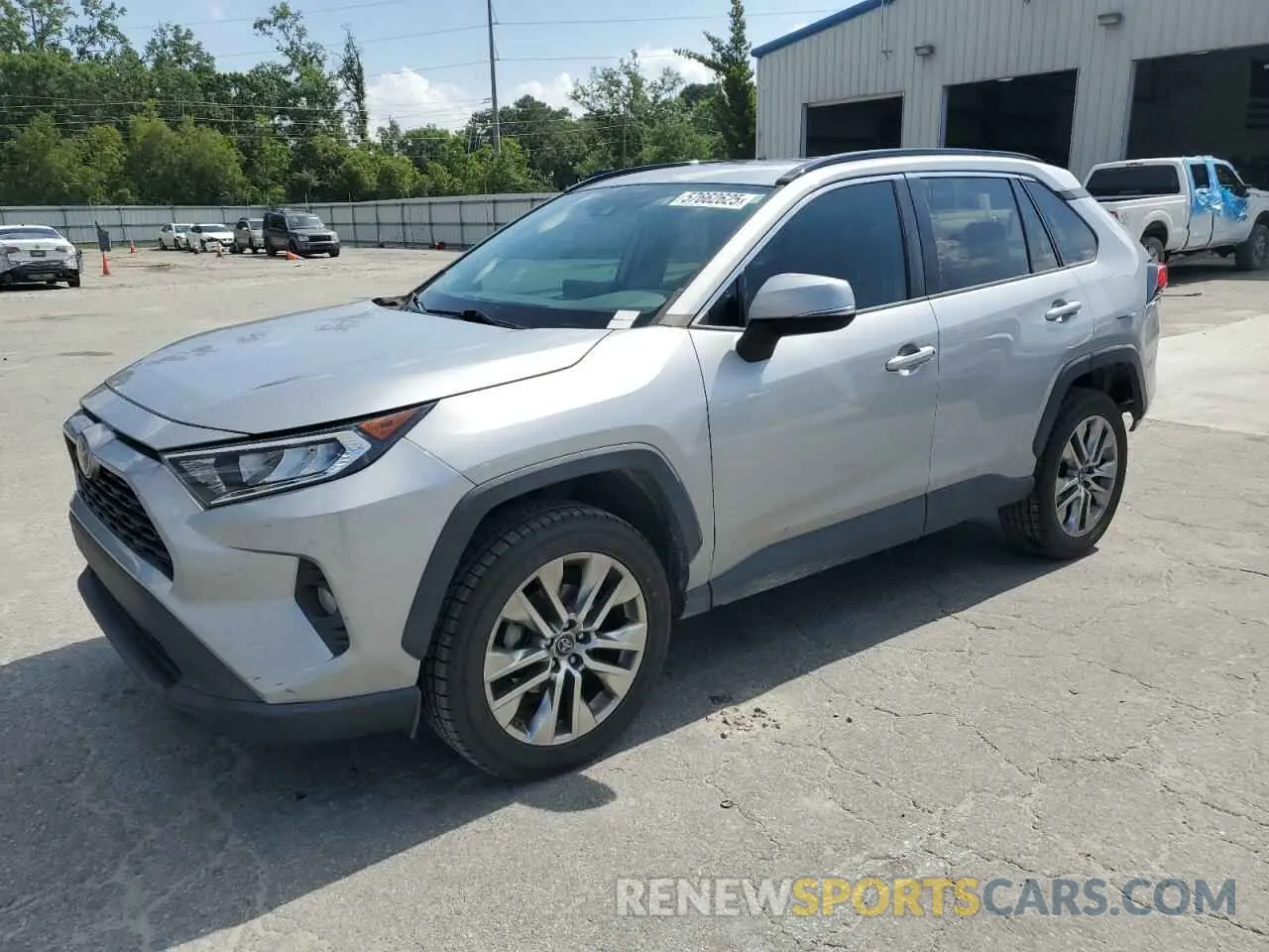 1 Photograph of a damaged car 2T3C1RFV6KW043404 TOYOTA RAV4 2019