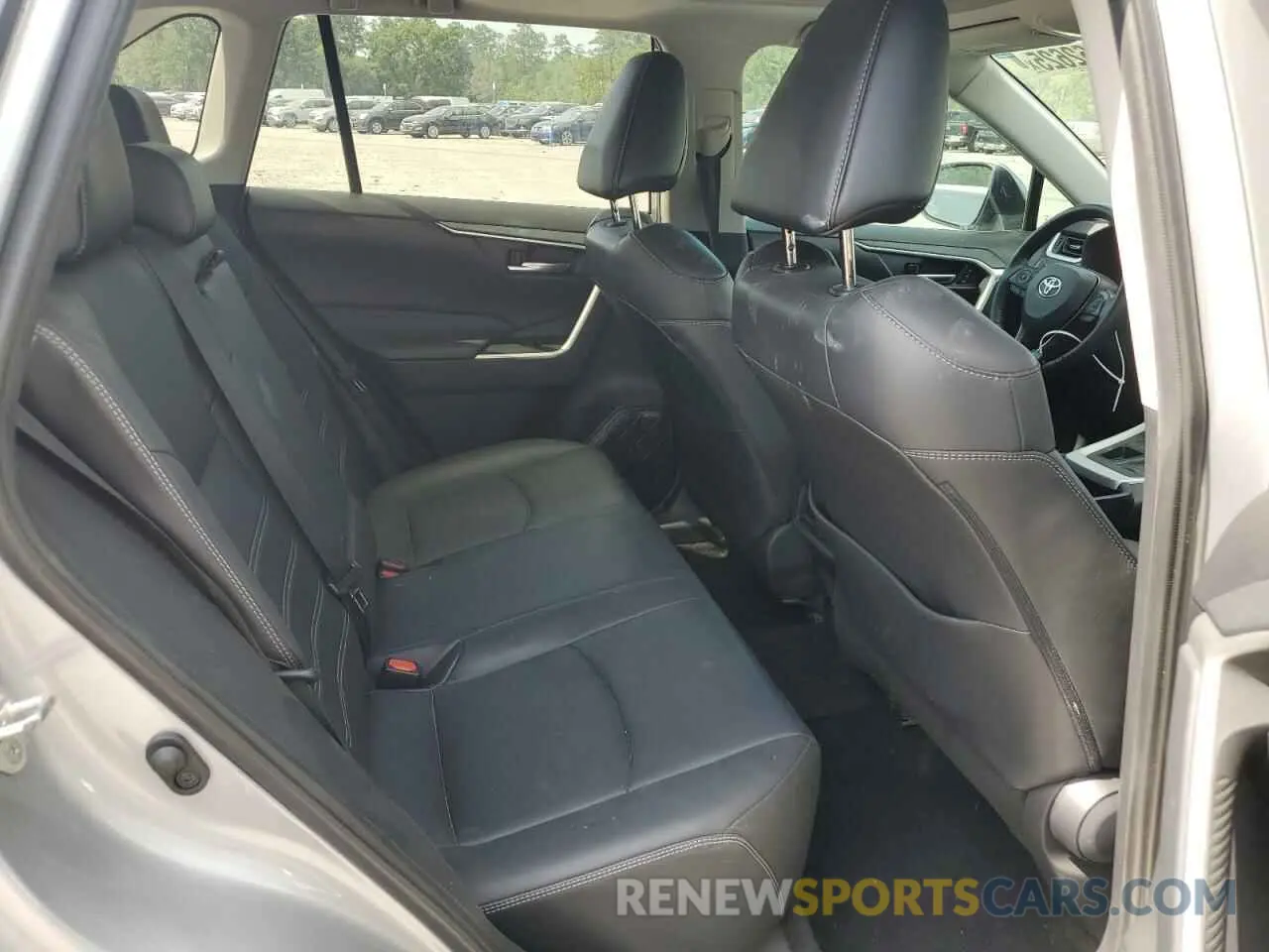 11 Photograph of a damaged car 2T3C1RFV6KW043404 TOYOTA RAV4 2019
