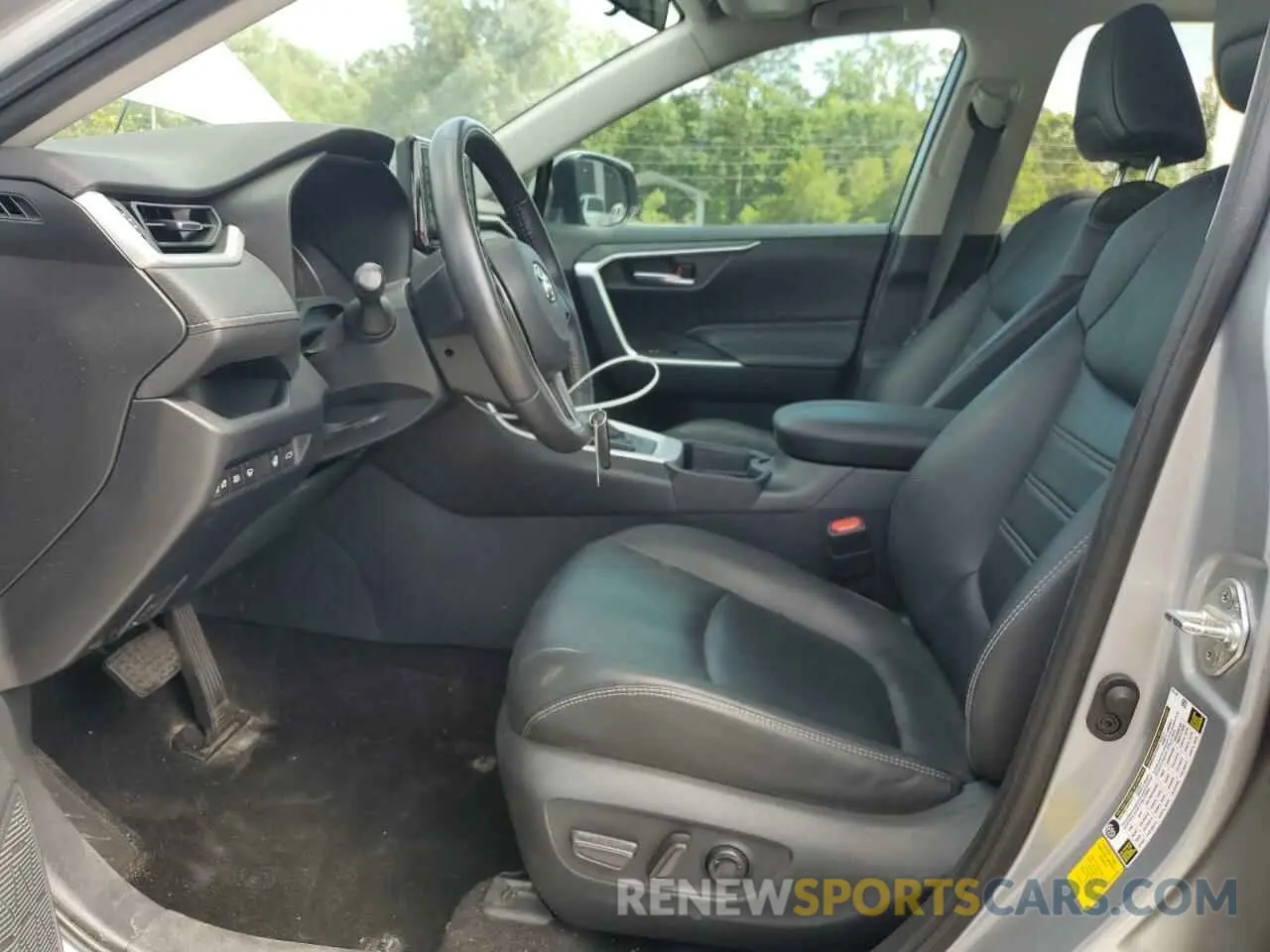 7 Photograph of a damaged car 2T3C1RFV6KW043404 TOYOTA RAV4 2019