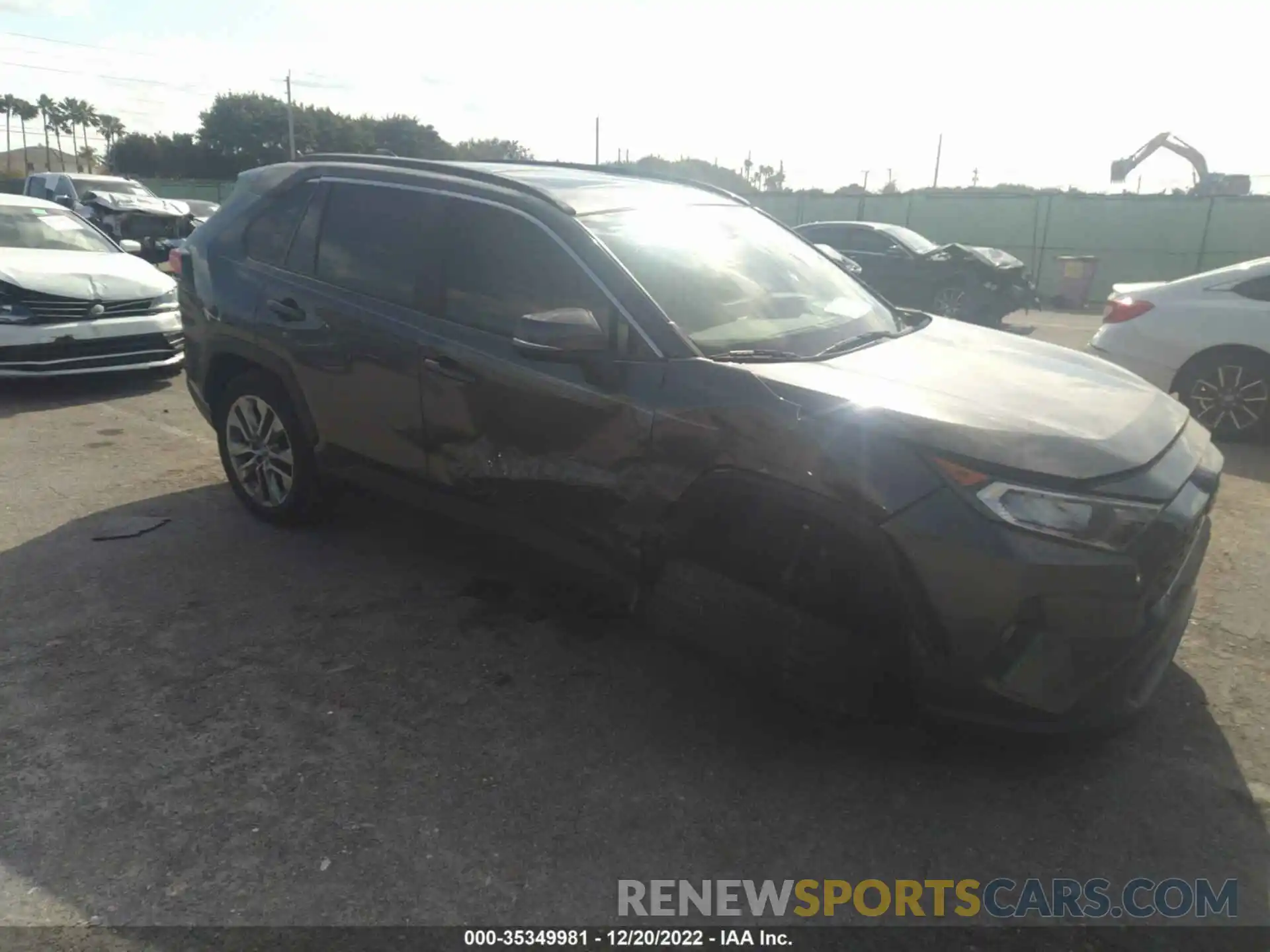 1 Photograph of a damaged car 2T3C1RFV7KC013779 TOYOTA RAV4 2019