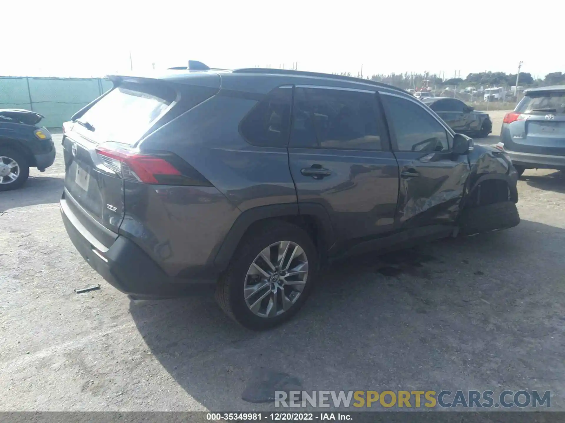 4 Photograph of a damaged car 2T3C1RFV7KC013779 TOYOTA RAV4 2019