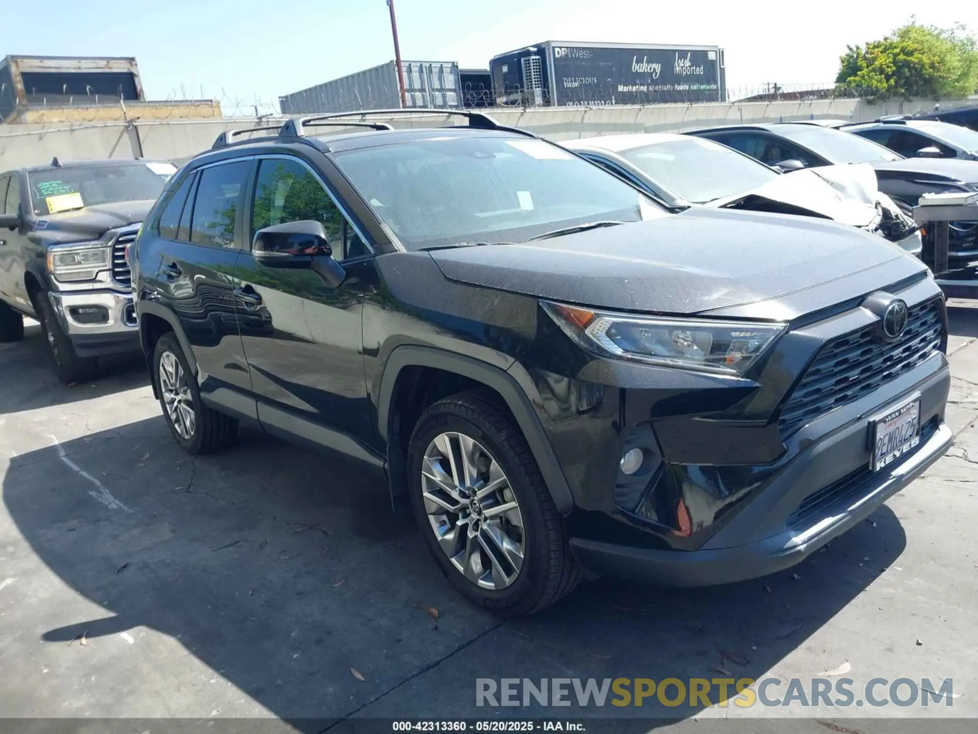 1 Photograph of a damaged car 2T3C1RFV7KC019484 TOYOTA RAV4 2019