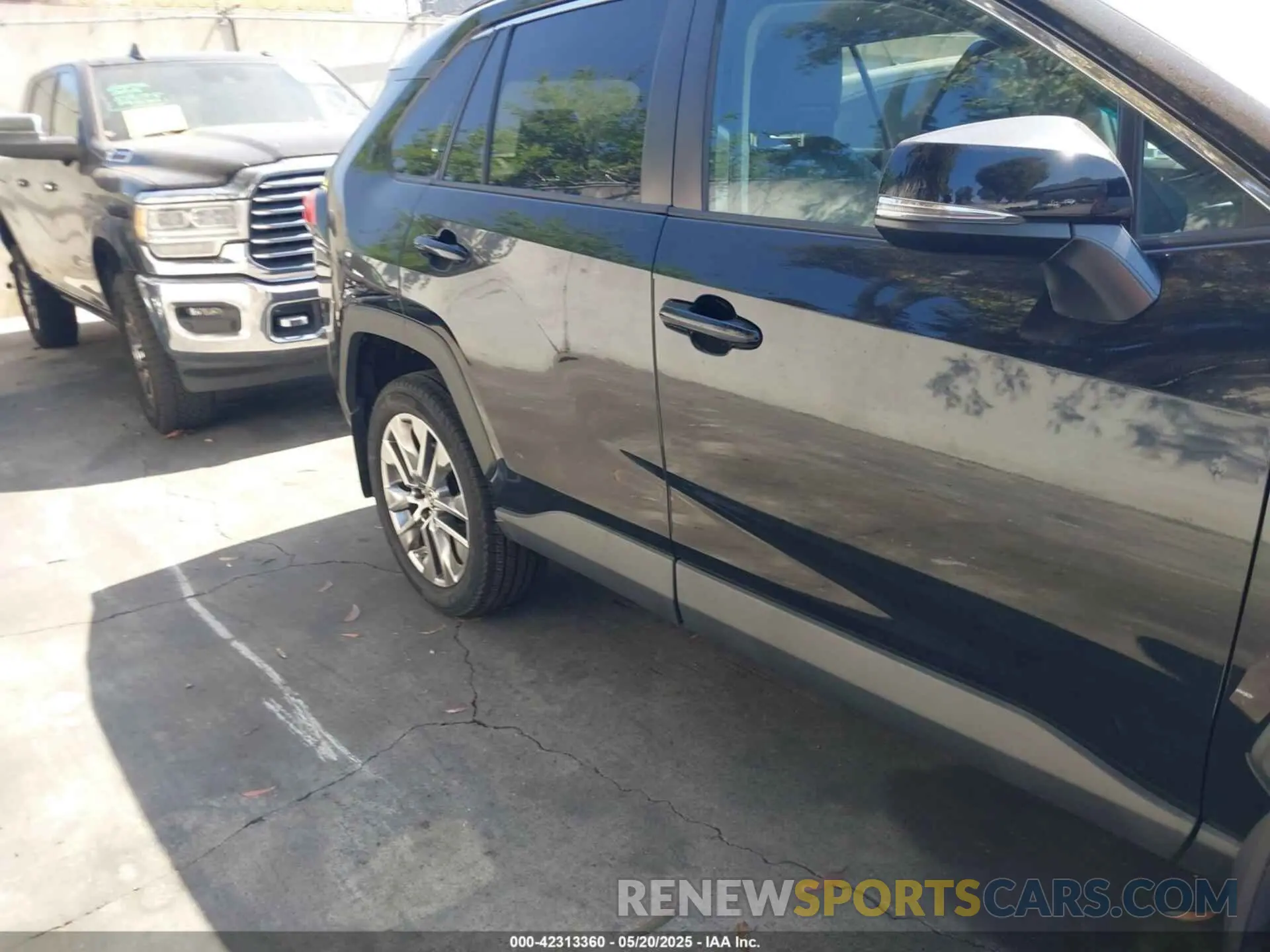13 Photograph of a damaged car 2T3C1RFV7KC019484 TOYOTA RAV4 2019