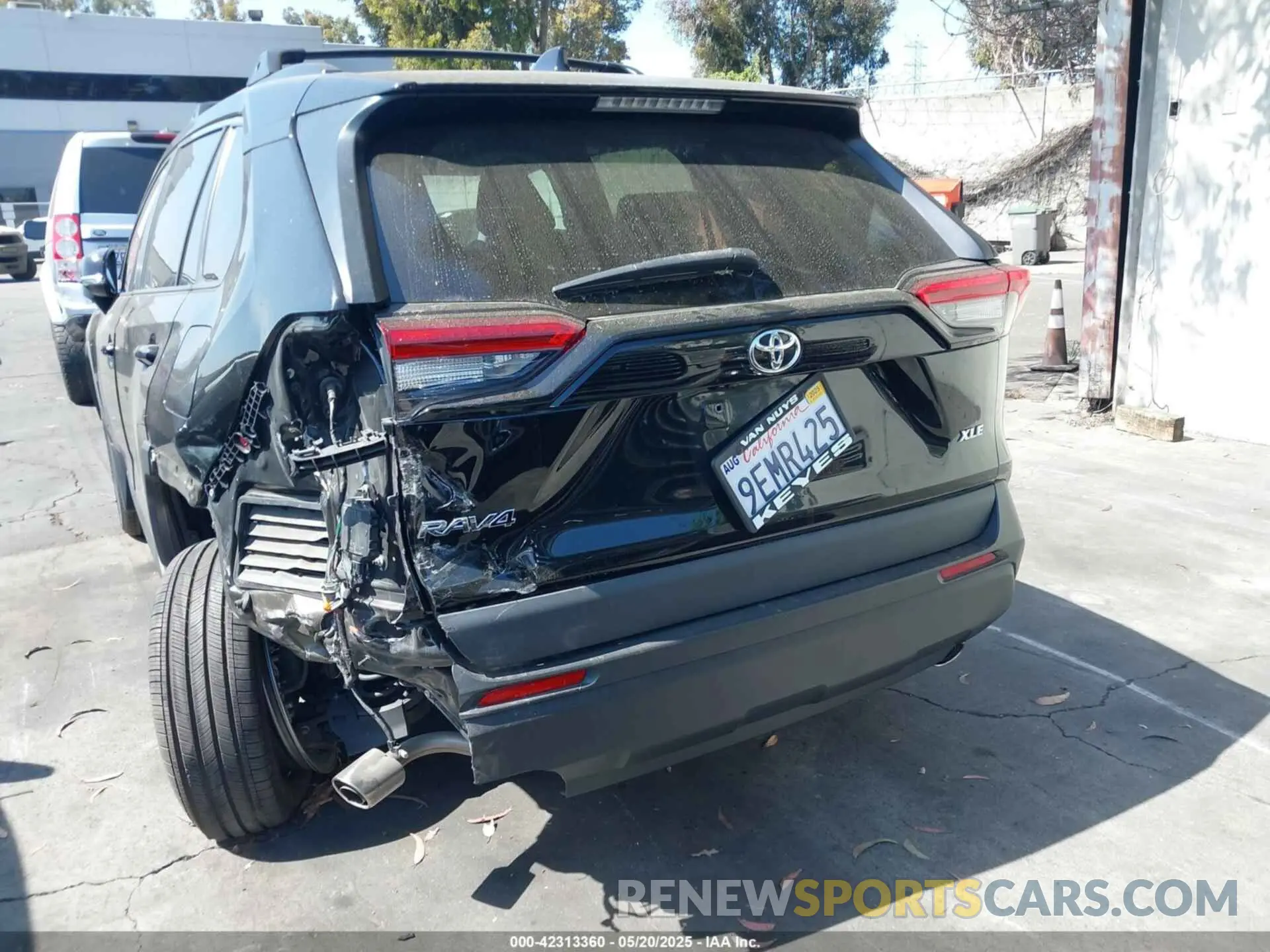 16 Photograph of a damaged car 2T3C1RFV7KC019484 TOYOTA RAV4 2019