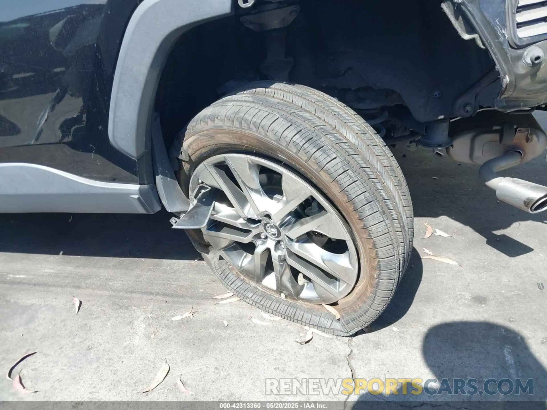 17 Photograph of a damaged car 2T3C1RFV7KC019484 TOYOTA RAV4 2019