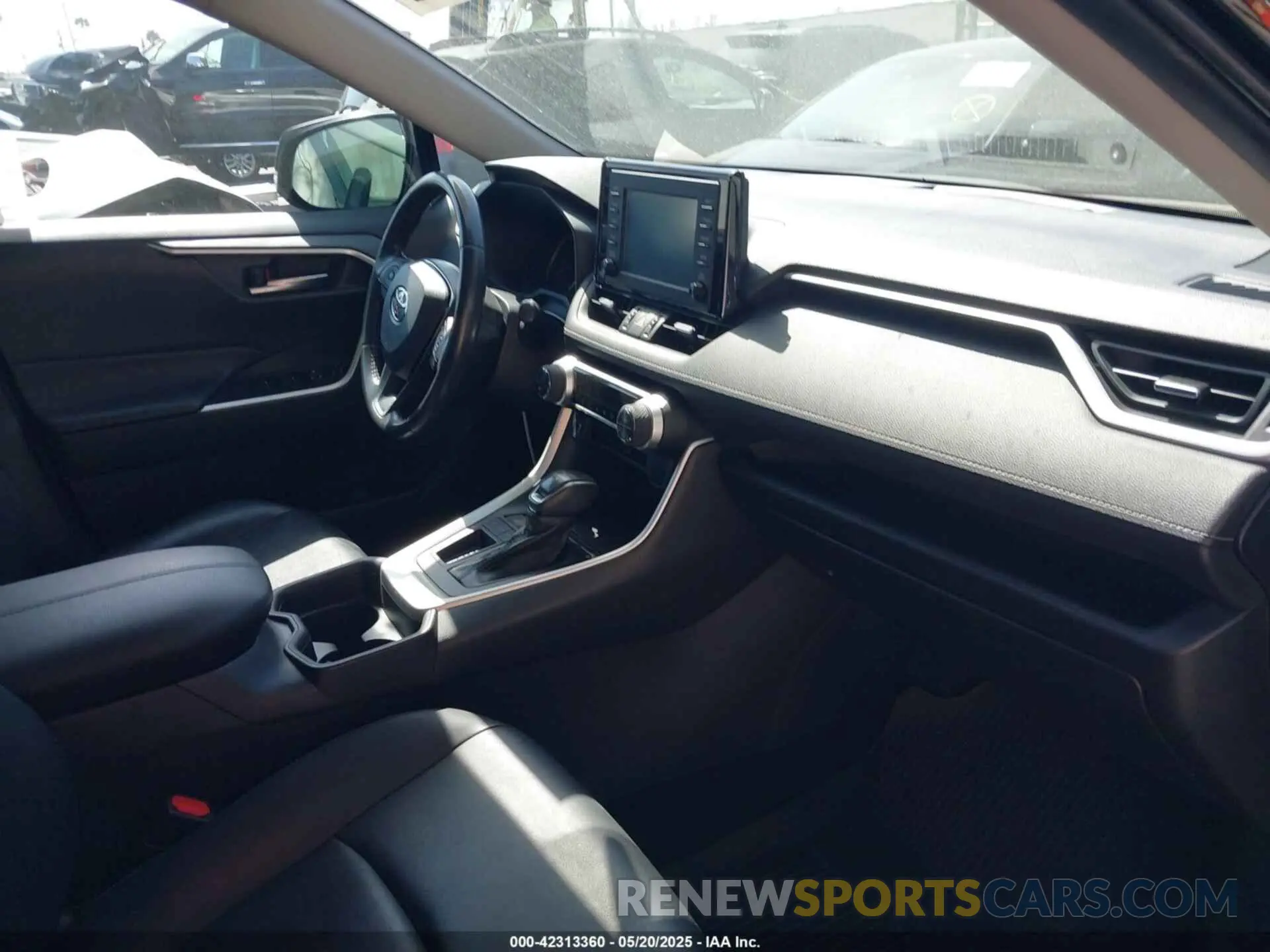 5 Photograph of a damaged car 2T3C1RFV7KC019484 TOYOTA RAV4 2019