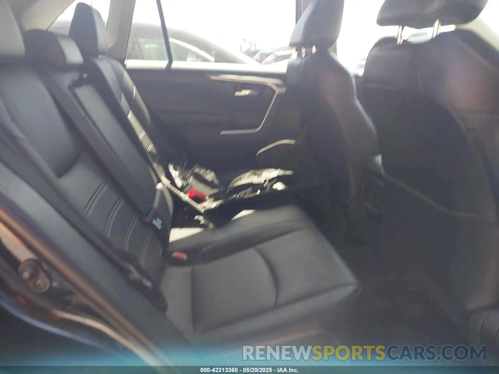 8 Photograph of a damaged car 2T3C1RFV7KC019484 TOYOTA RAV4 2019