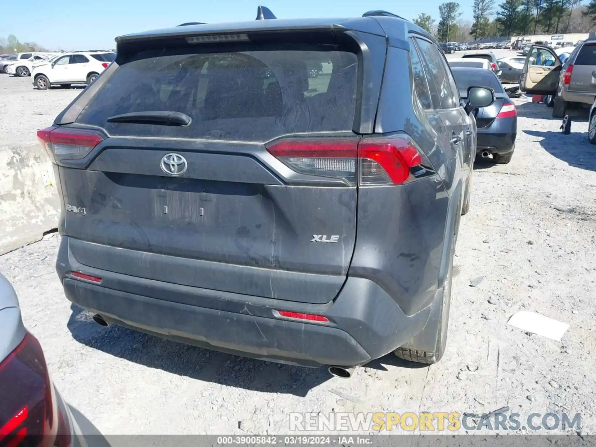 16 Photograph of a damaged car 2T3C1RFV7KW001338 TOYOTA RAV4 2019