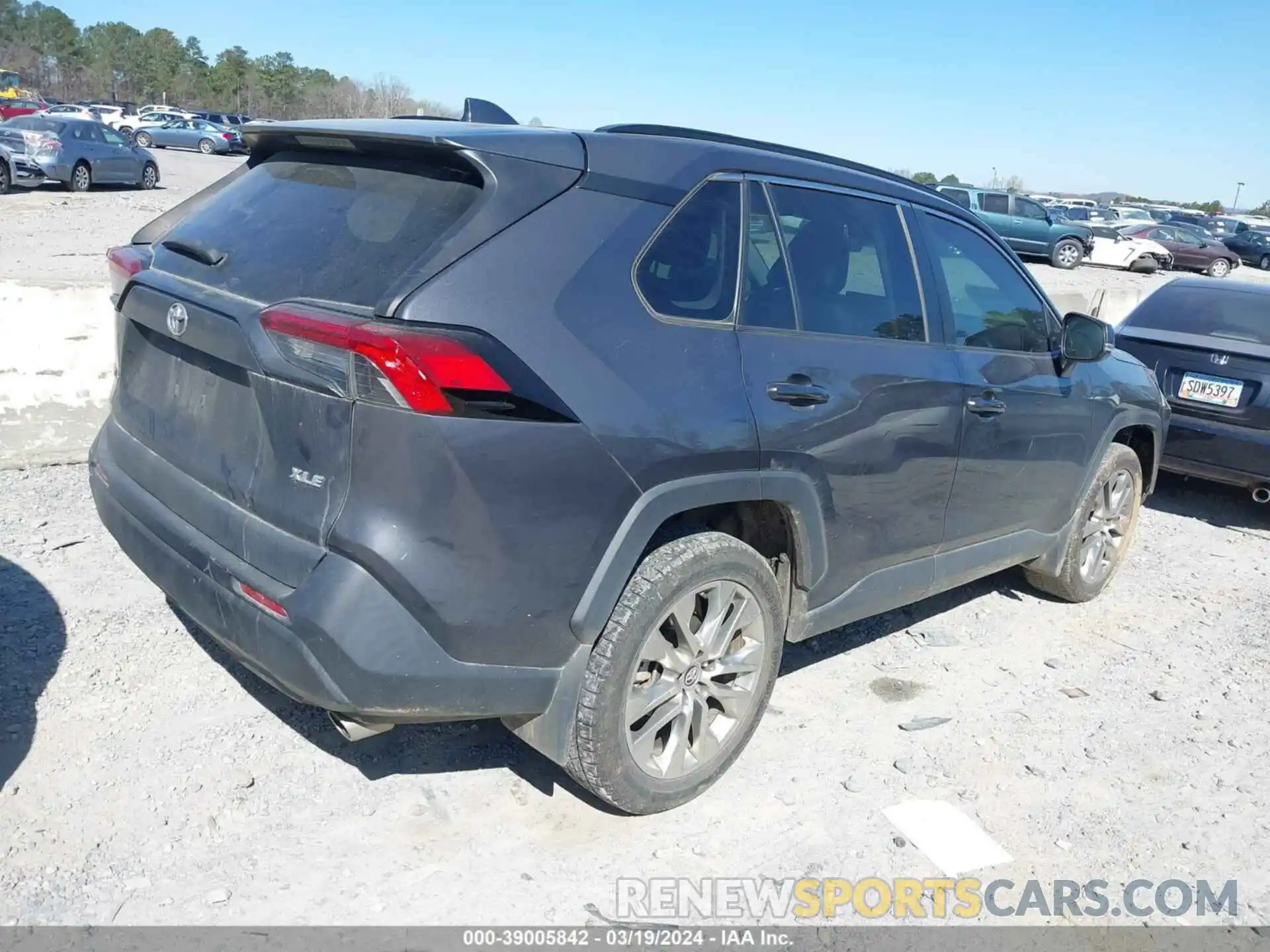 4 Photograph of a damaged car 2T3C1RFV7KW001338 TOYOTA RAV4 2019