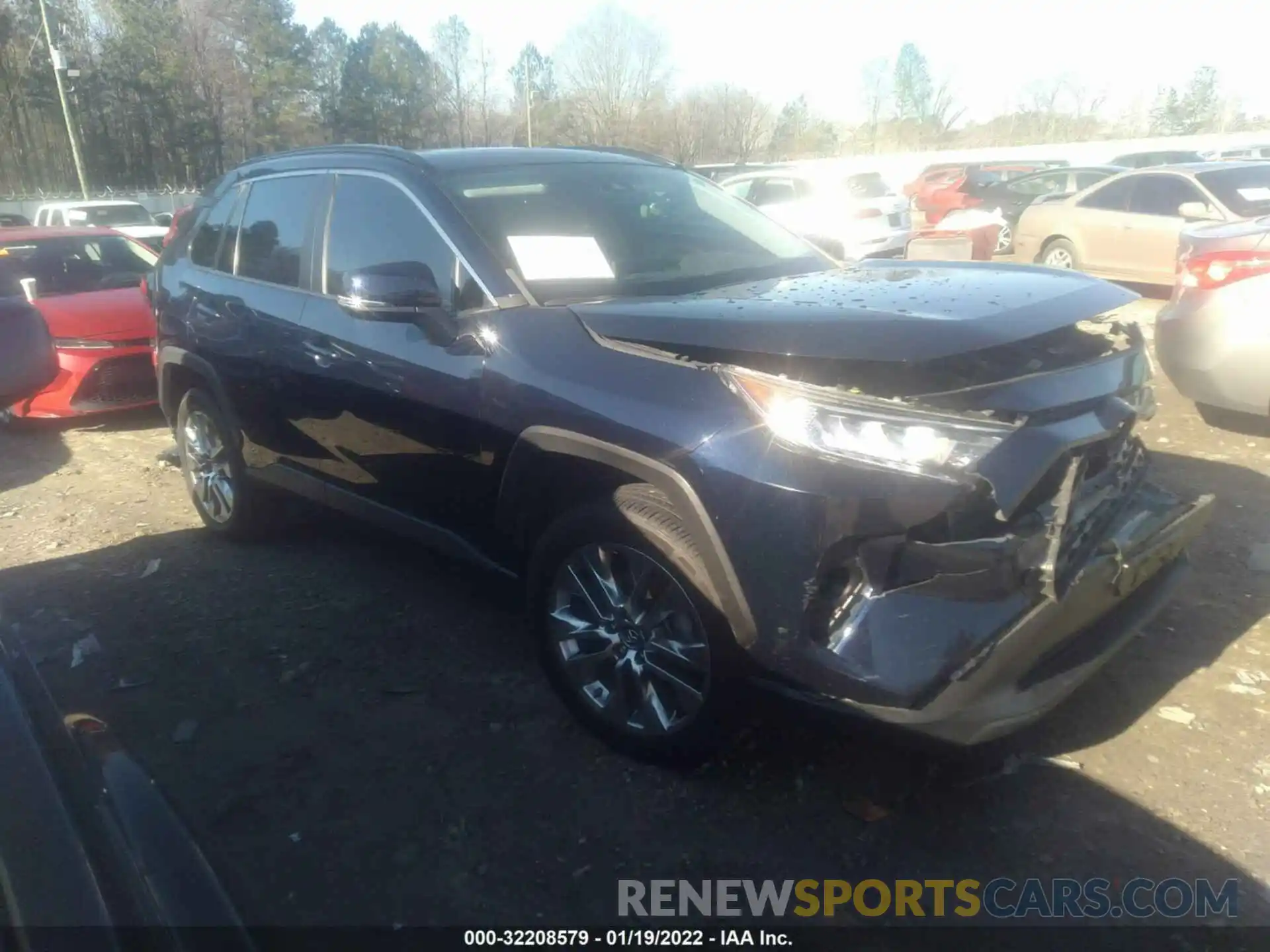 1 Photograph of a damaged car 2T3C1RFV7KW025221 TOYOTA RAV4 2019