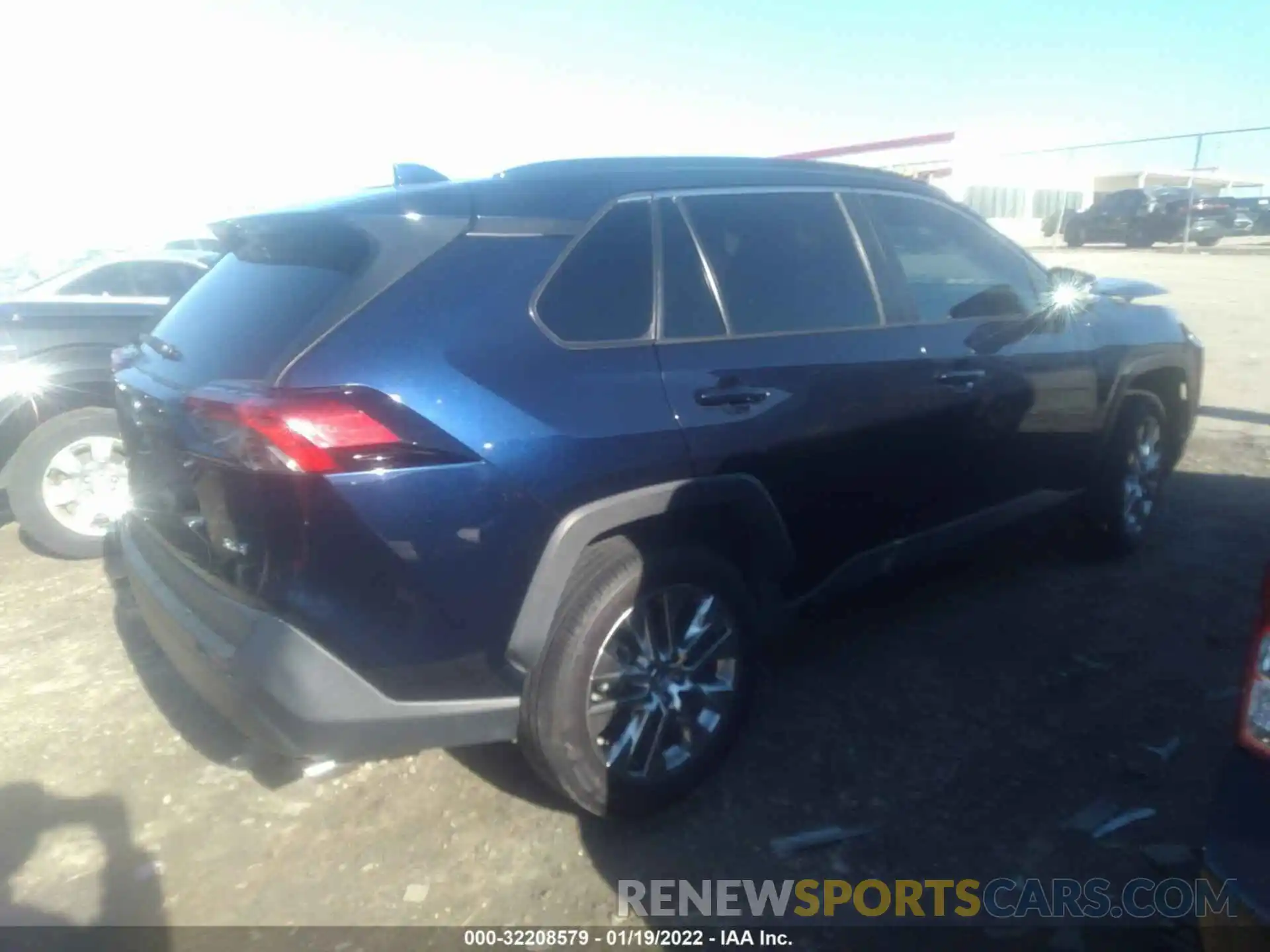 4 Photograph of a damaged car 2T3C1RFV7KW025221 TOYOTA RAV4 2019