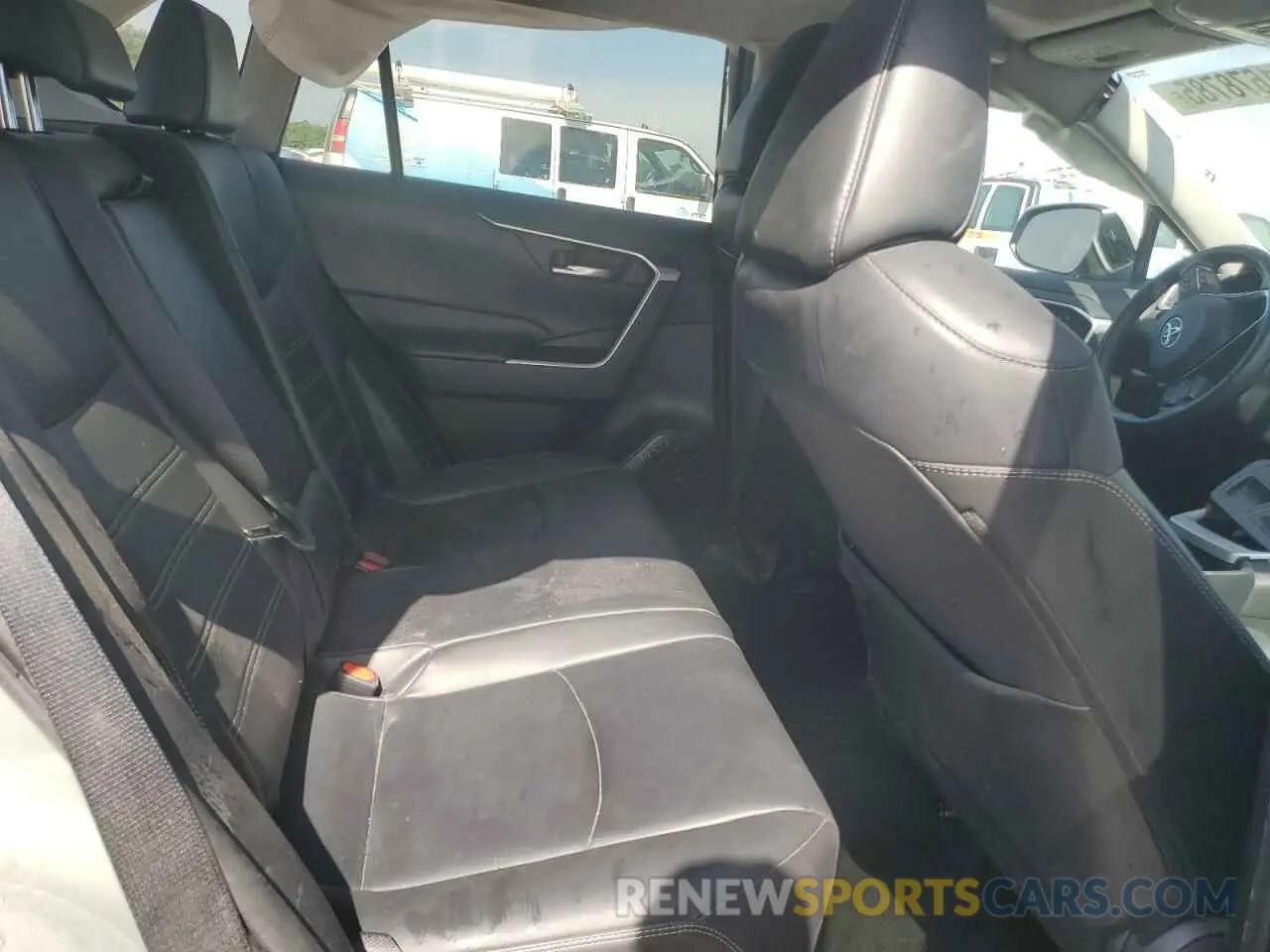 11 Photograph of a damaged car 2T3C1RFV7KW025588 TOYOTA RAV4 2019