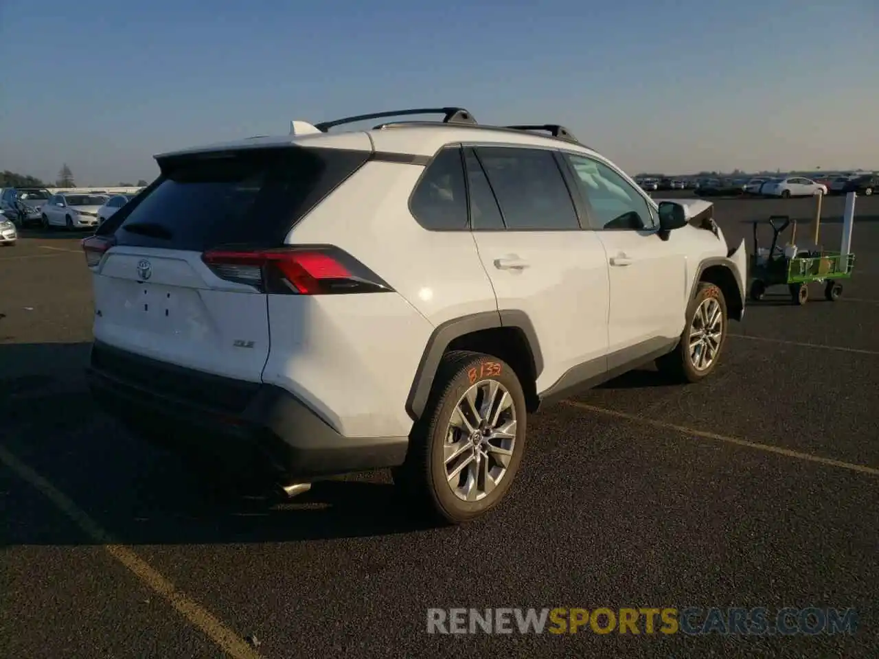 4 Photograph of a damaged car 2T3C1RFV7KW025641 TOYOTA RAV4 2019