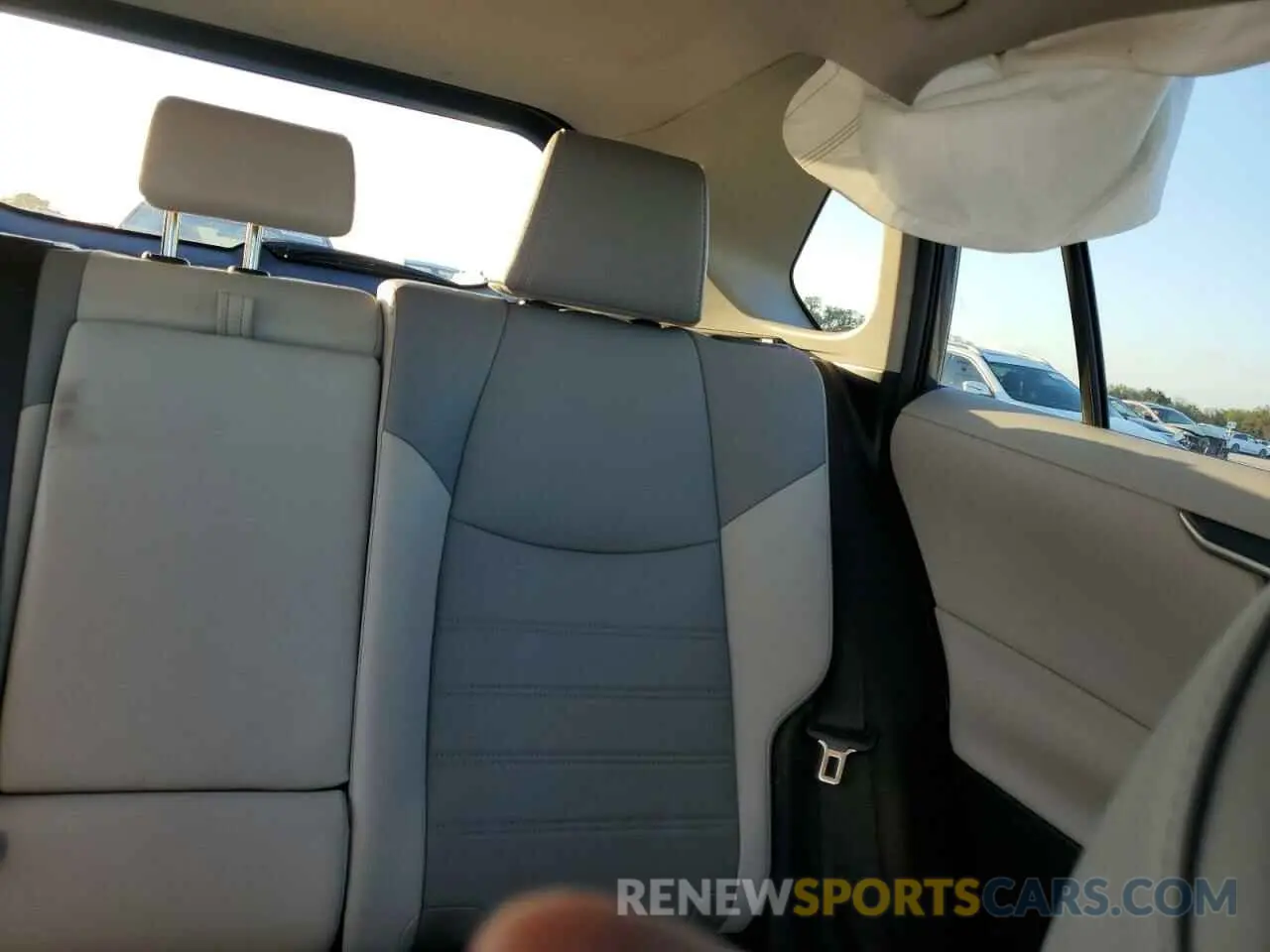 10 Photograph of a damaged car 2T3C1RFV7KW040611 TOYOTA RAV4 2019