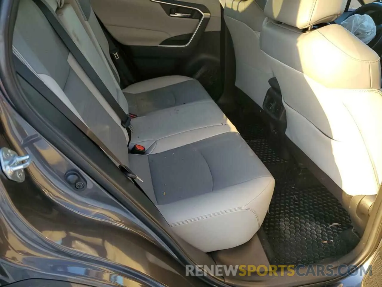 11 Photograph of a damaged car 2T3C1RFV7KW040611 TOYOTA RAV4 2019