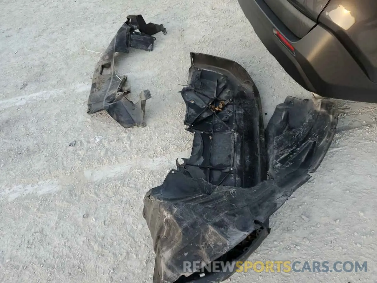 13 Photograph of a damaged car 2T3C1RFV7KW040611 TOYOTA RAV4 2019