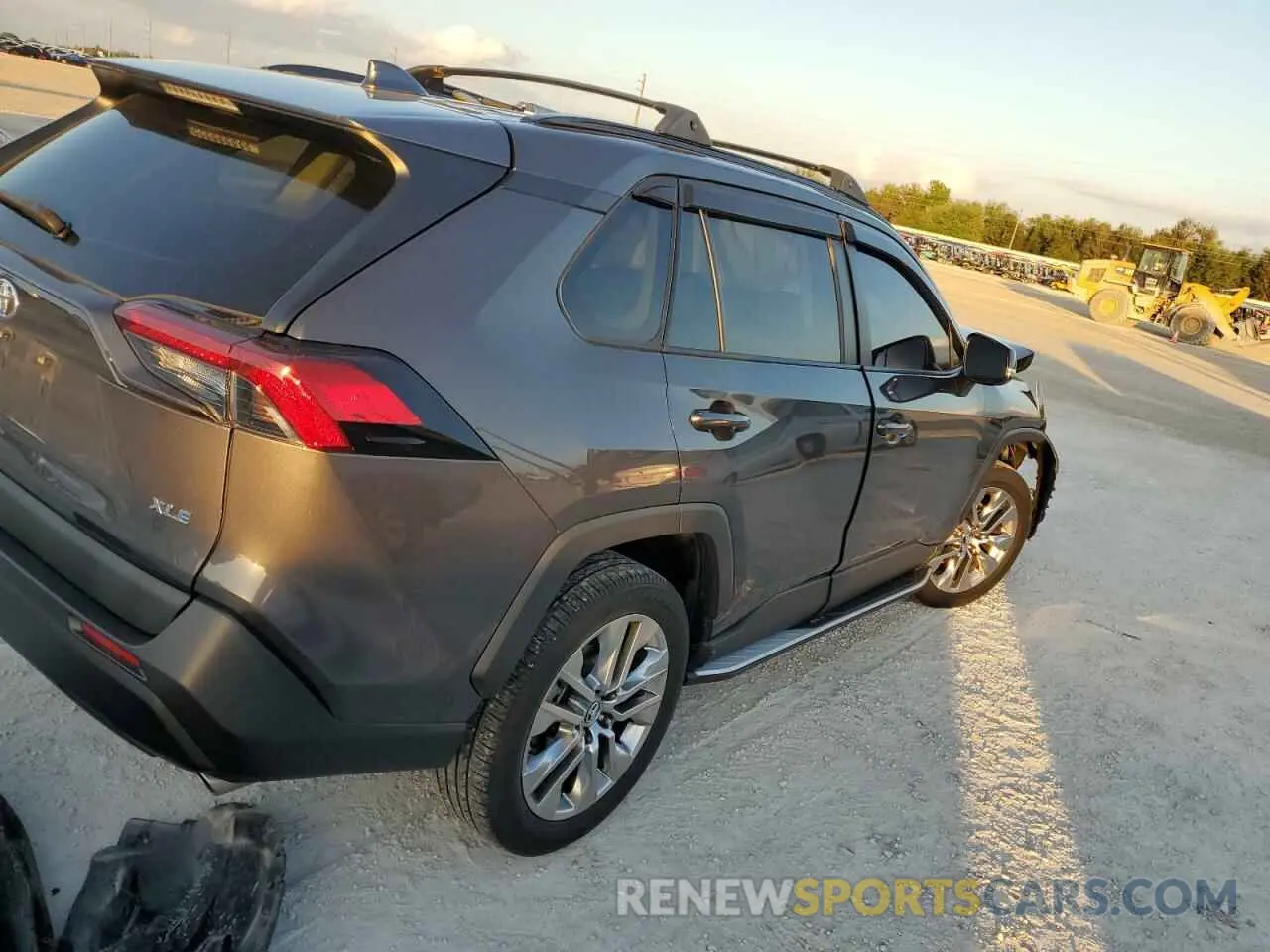 3 Photograph of a damaged car 2T3C1RFV7KW040611 TOYOTA RAV4 2019