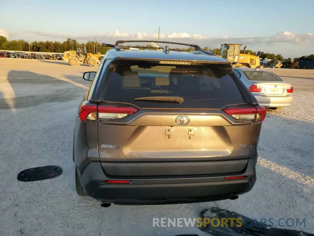 6 Photograph of a damaged car 2T3C1RFV7KW040611 TOYOTA RAV4 2019