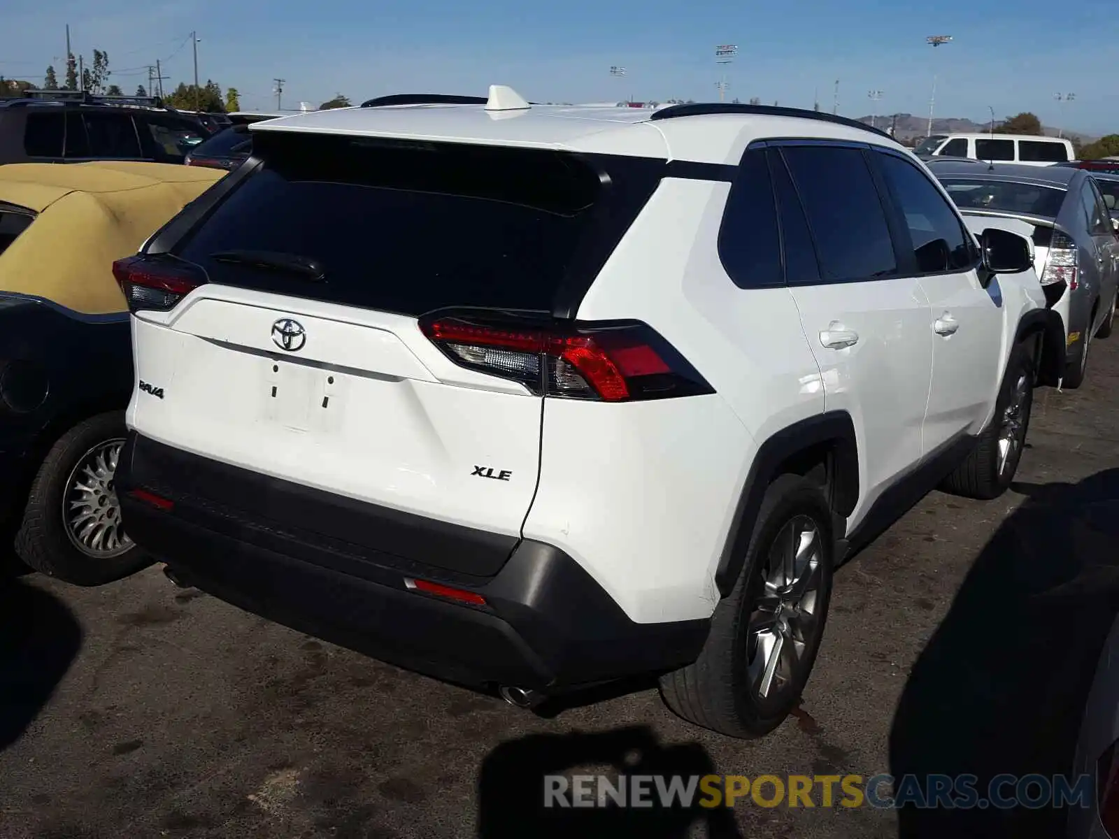 4 Photograph of a damaged car 2T3C1RFV8KC019140 TOYOTA RAV4 2019