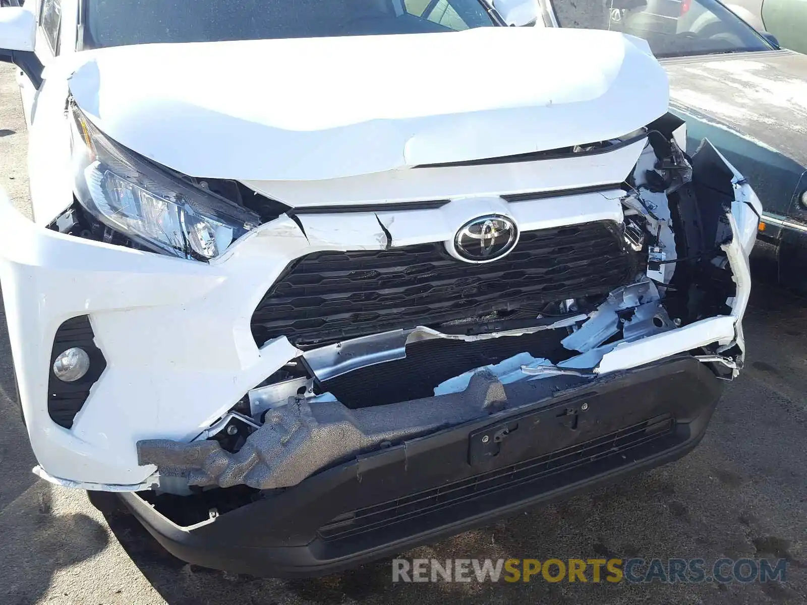 9 Photograph of a damaged car 2T3C1RFV8KC019140 TOYOTA RAV4 2019