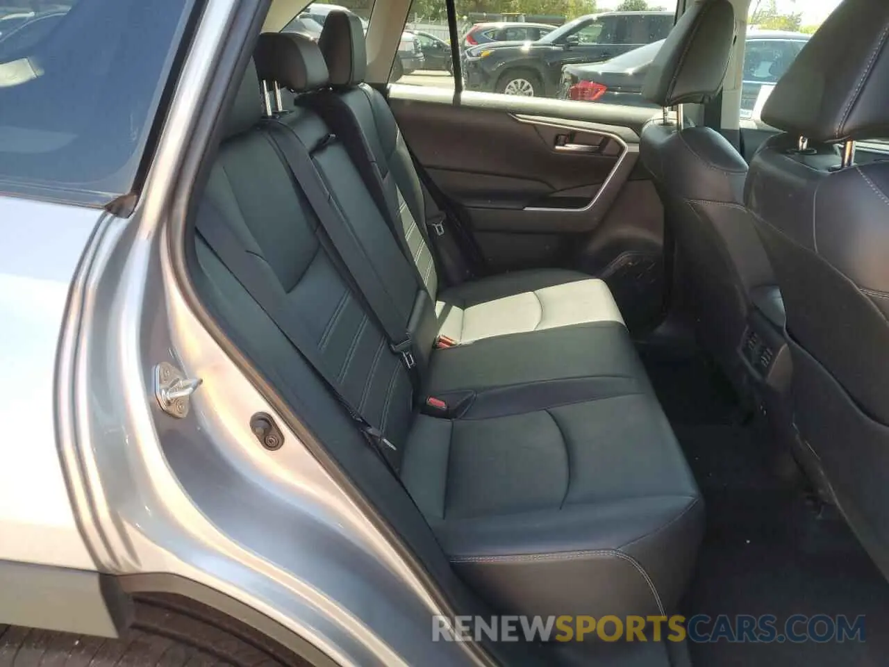 11 Photograph of a damaged car 2T3C1RFV8KC024743 TOYOTA RAV4 2019