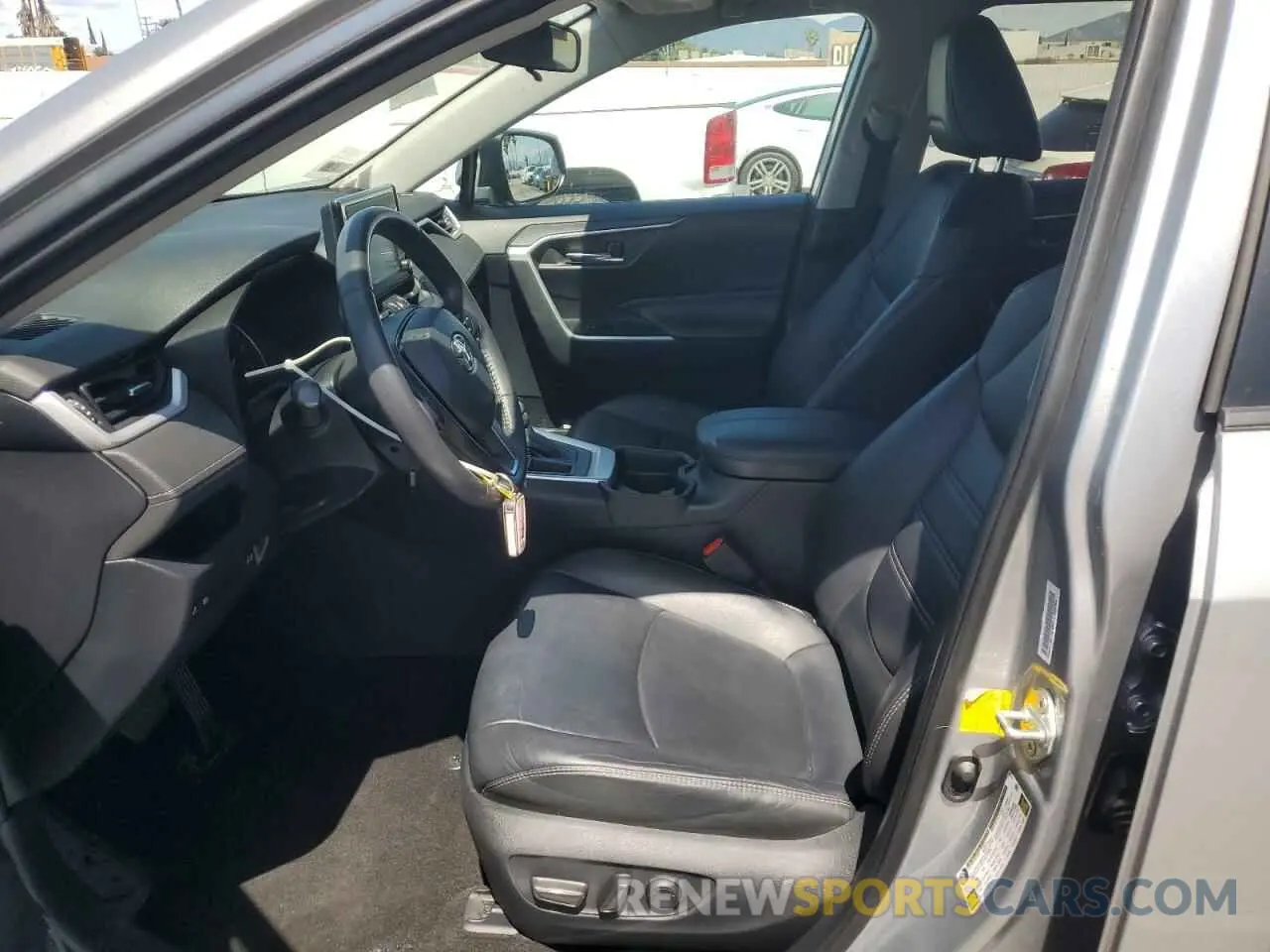 7 Photograph of a damaged car 2T3C1RFV8KC024743 TOYOTA RAV4 2019