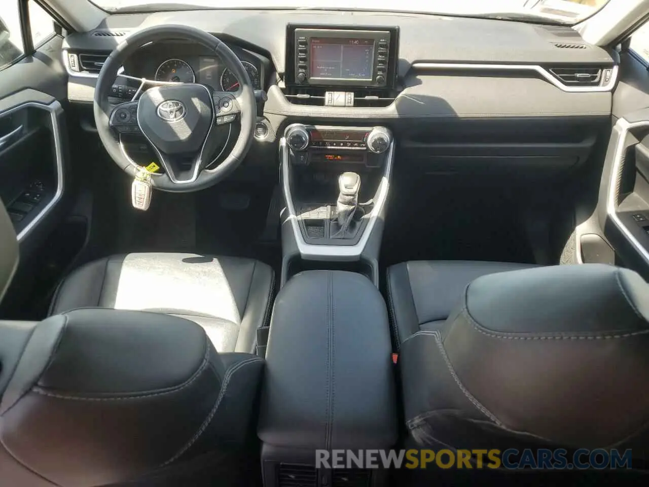 8 Photograph of a damaged car 2T3C1RFV8KC024743 TOYOTA RAV4 2019