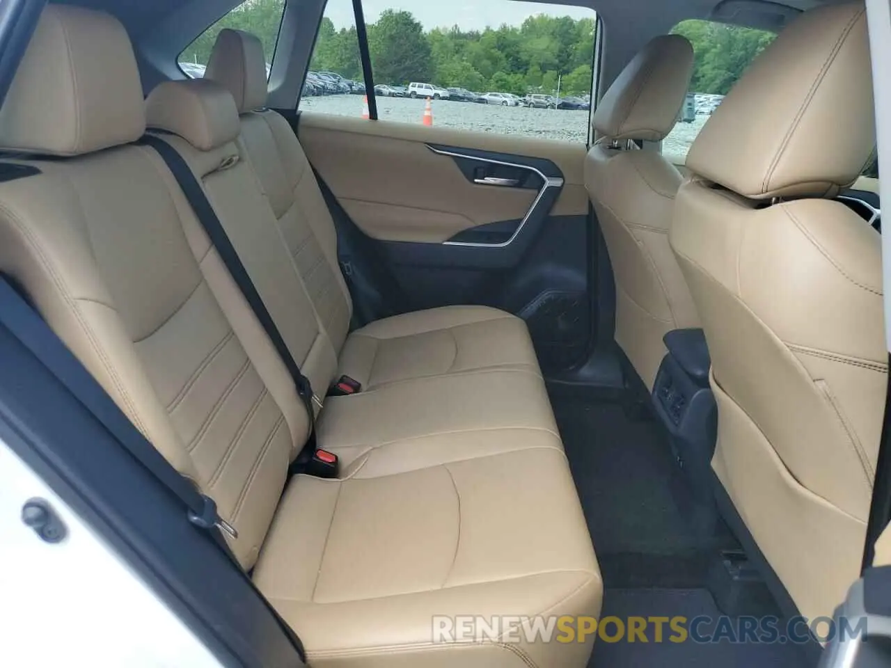 11 Photograph of a damaged car 2T3C1RFV8KW004328 TOYOTA RAV4 2019