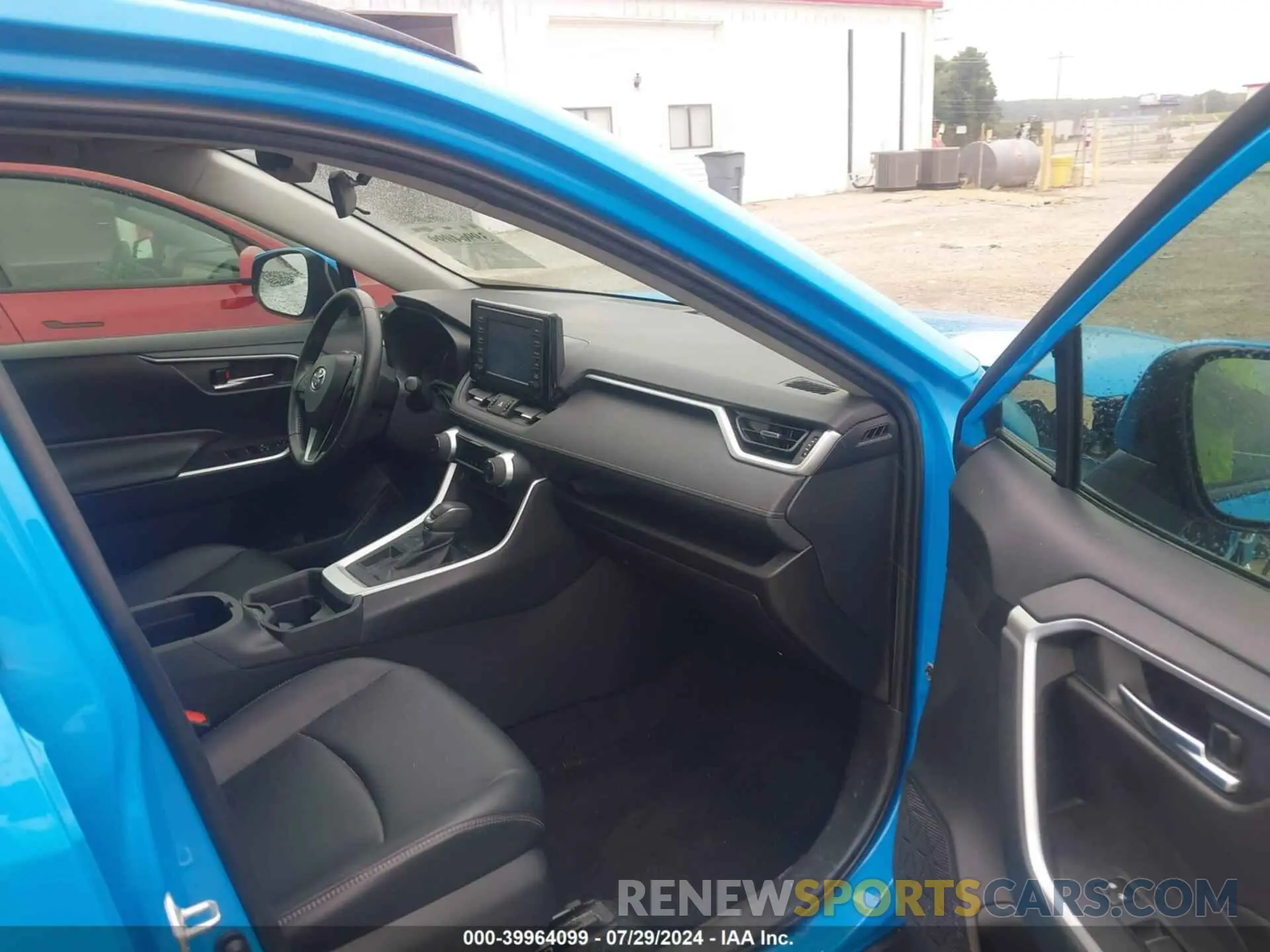 5 Photograph of a damaged car 2T3C1RFV8KW016835 TOYOTA RAV4 2019