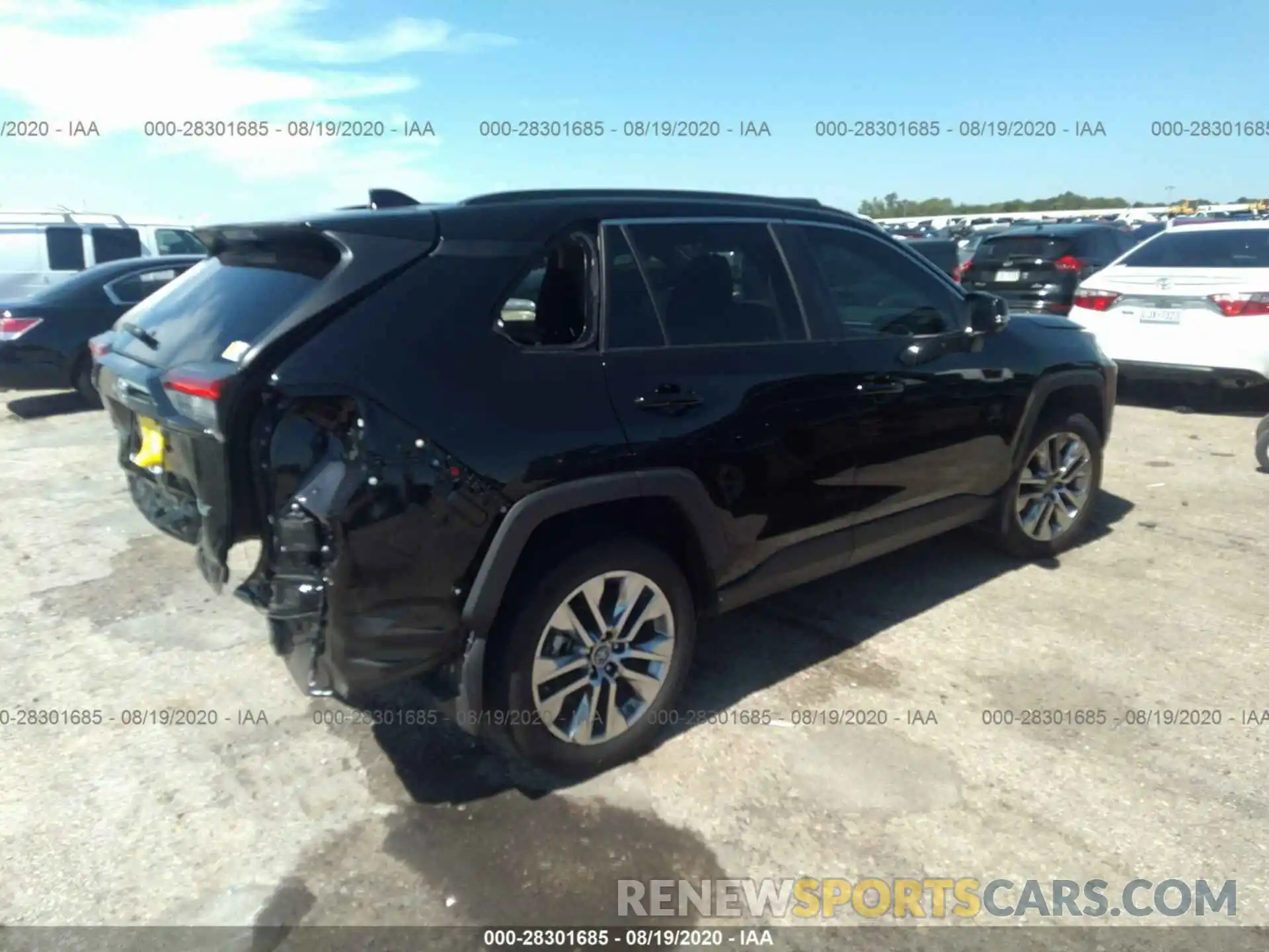 4 Photograph of a damaged car 2T3C1RFV8KW028418 TOYOTA RAV4 2019