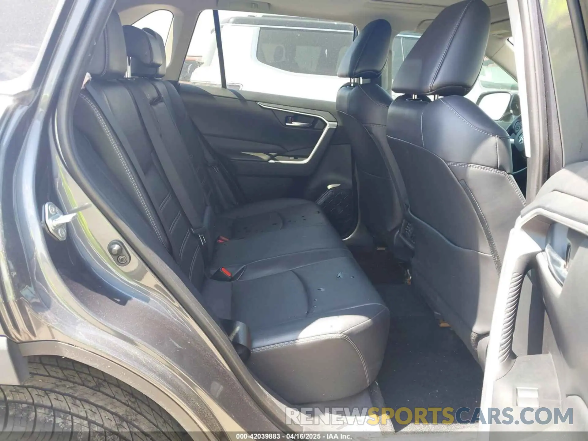 8 Photograph of a damaged car 2T3C1RFV8KW034994 TOYOTA RAV4 2019