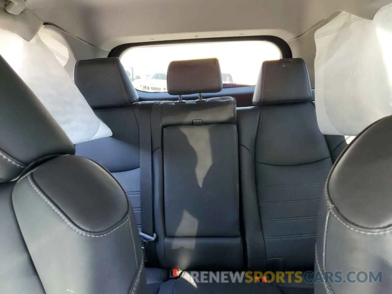 10 Photograph of a damaged car 2T3C1RFV9KC018398 TOYOTA RAV4 2019