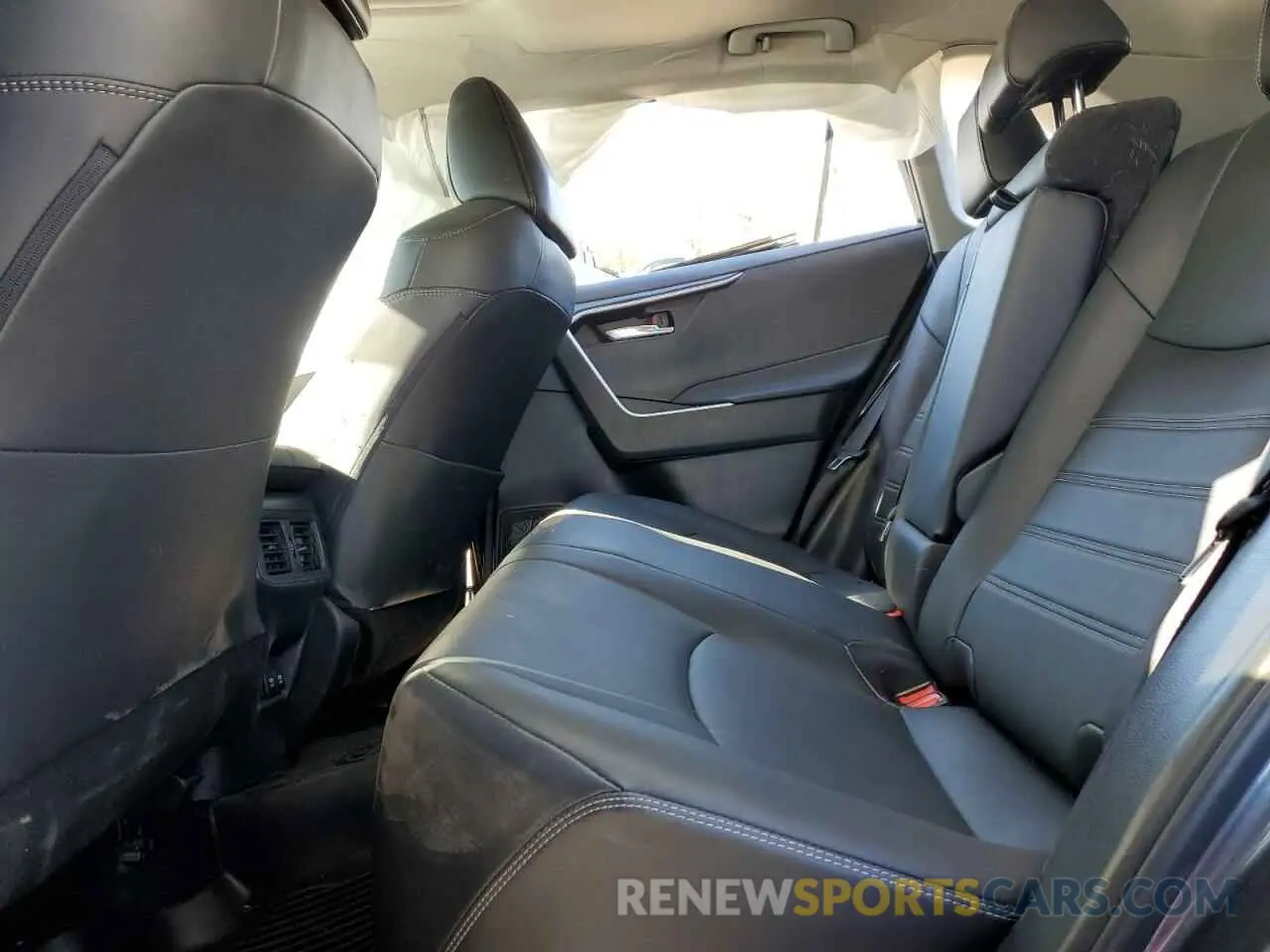 11 Photograph of a damaged car 2T3C1RFV9KC018398 TOYOTA RAV4 2019