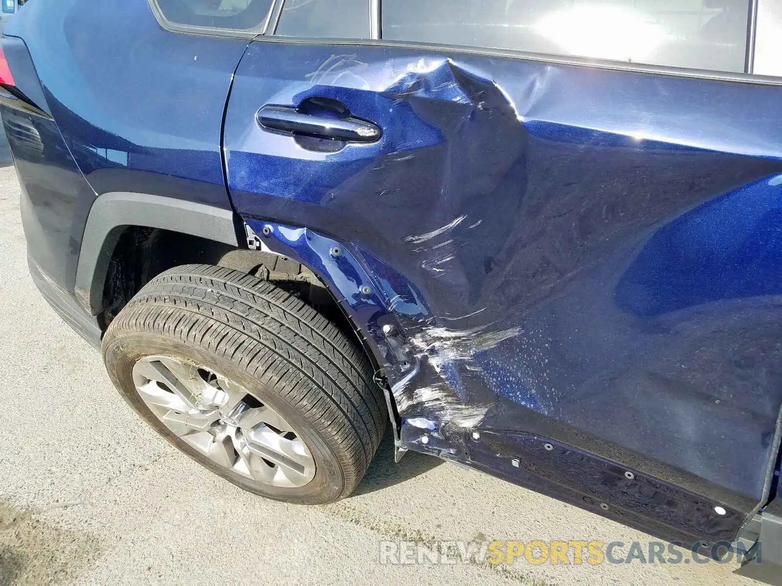 9 Photograph of a damaged car 2T3C1RFV9KC019261 TOYOTA RAV4 2019