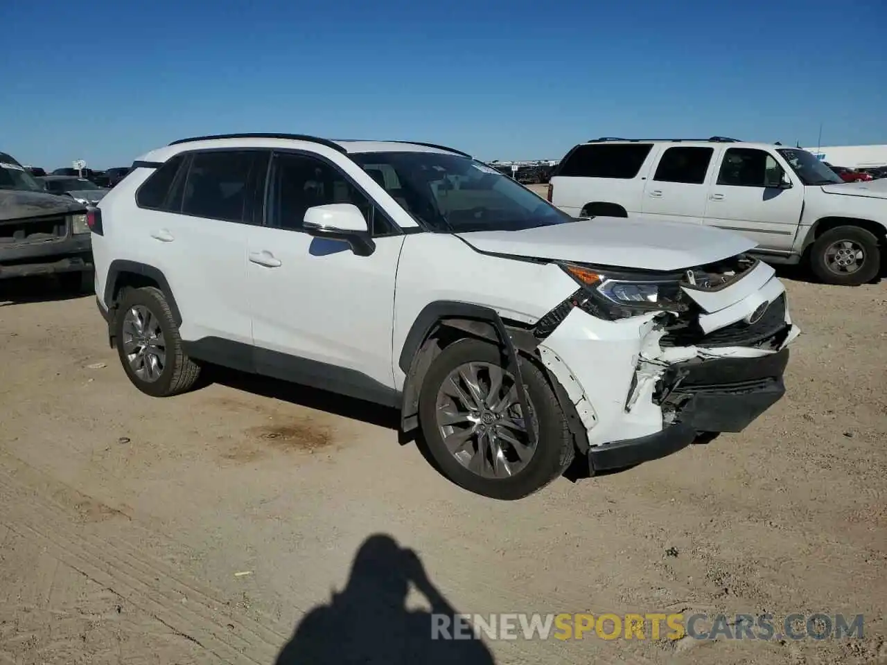 4 Photograph of a damaged car 2T3C1RFV9KC028025 TOYOTA RAV4 2019