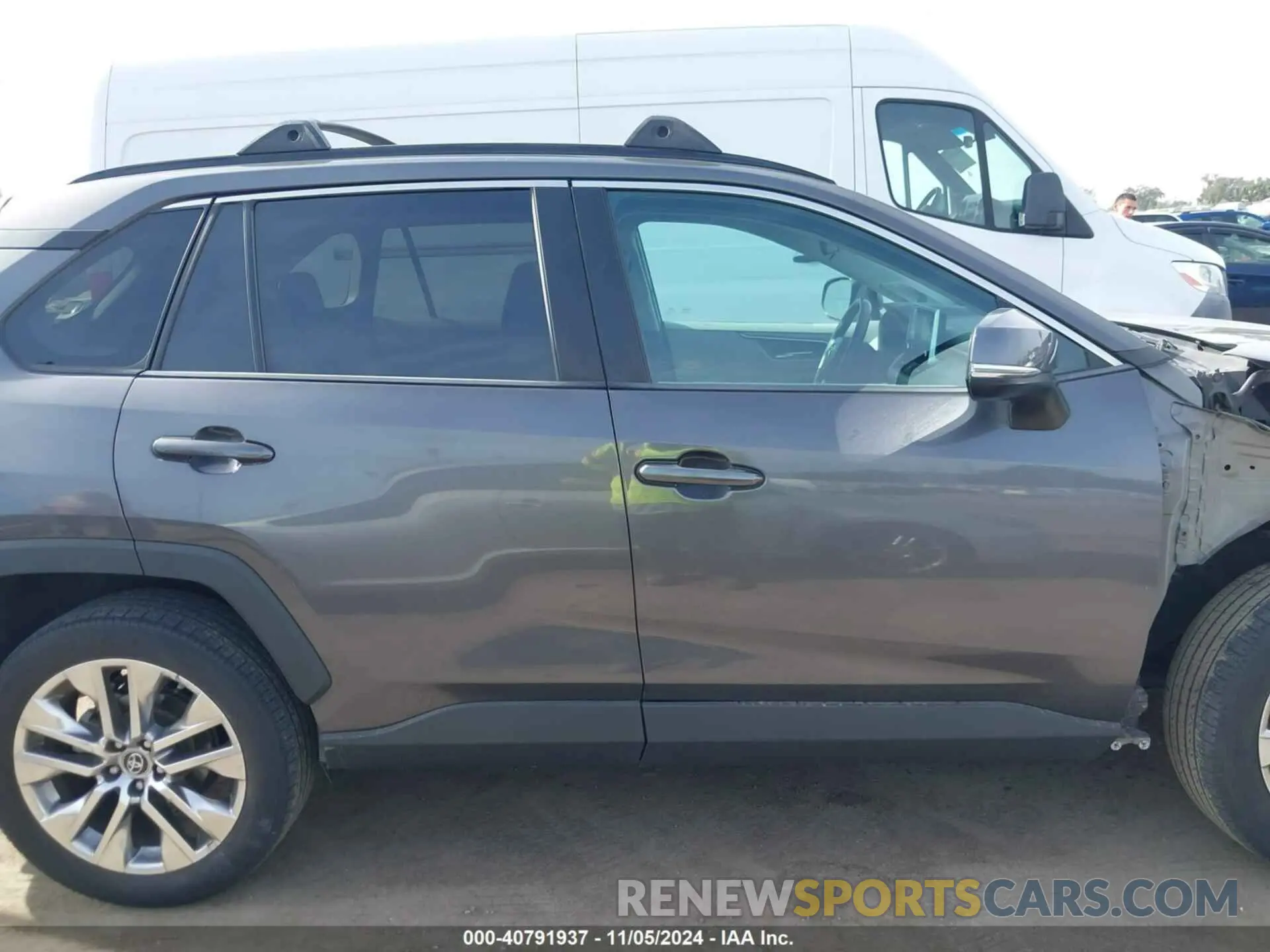 14 Photograph of a damaged car 2T3C1RFV9KW007173 TOYOTA RAV4 2019