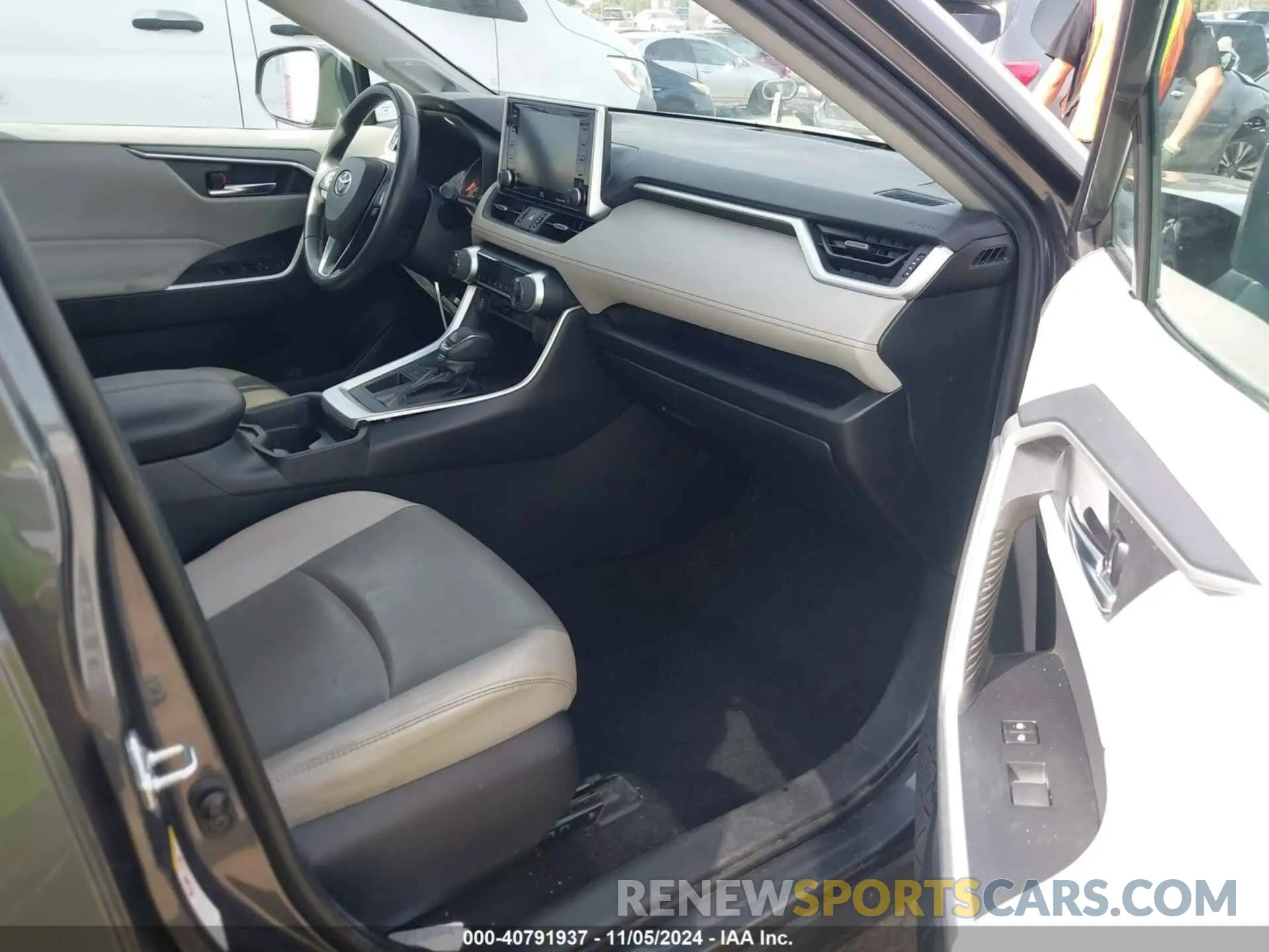5 Photograph of a damaged car 2T3C1RFV9KW007173 TOYOTA RAV4 2019