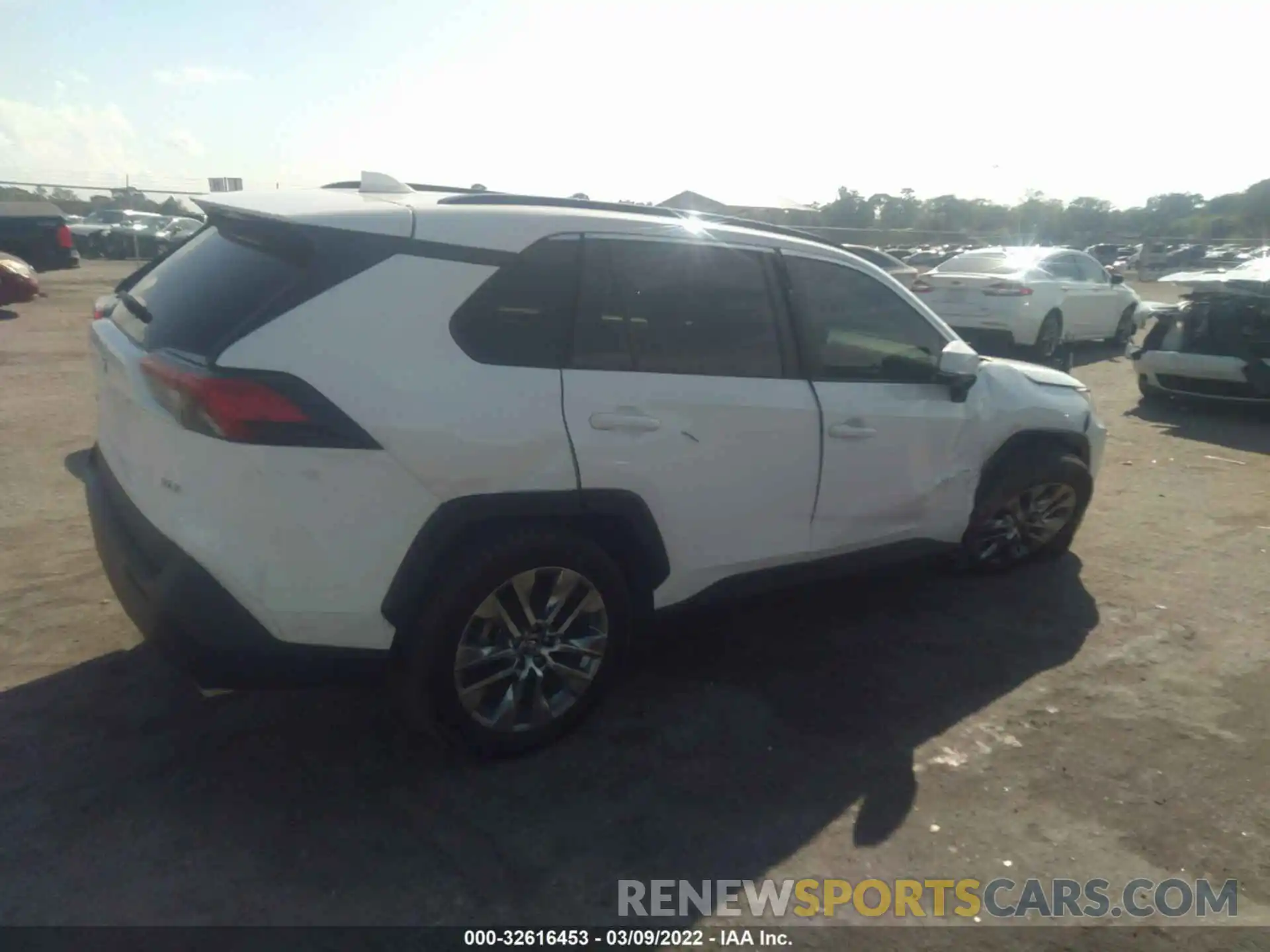 4 Photograph of a damaged car 2T3C1RFV9KW010526 TOYOTA RAV4 2019