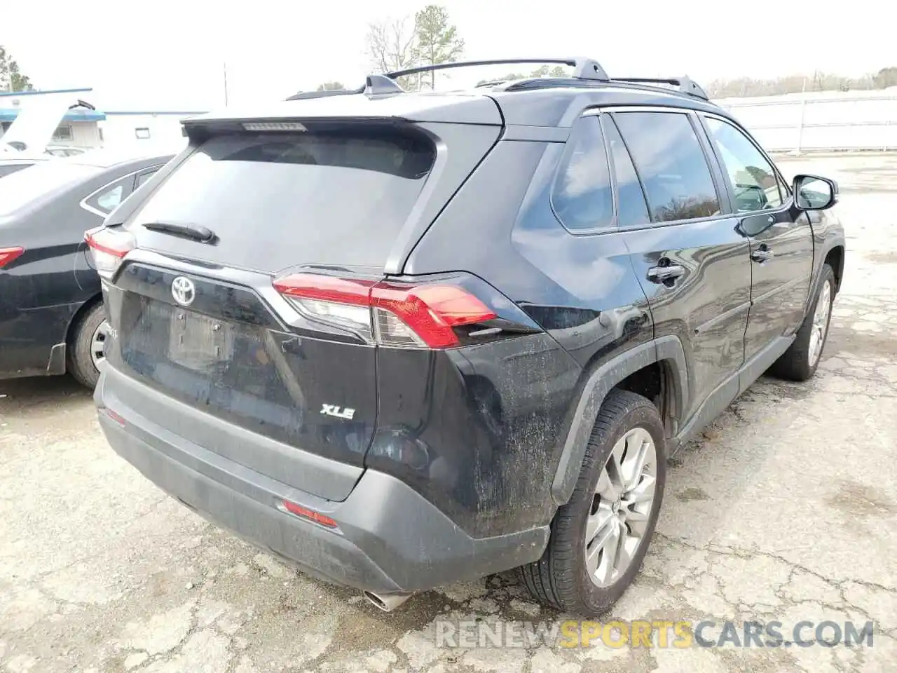 4 Photograph of a damaged car 2T3C1RFV9KW023440 TOYOTA RAV4 2019