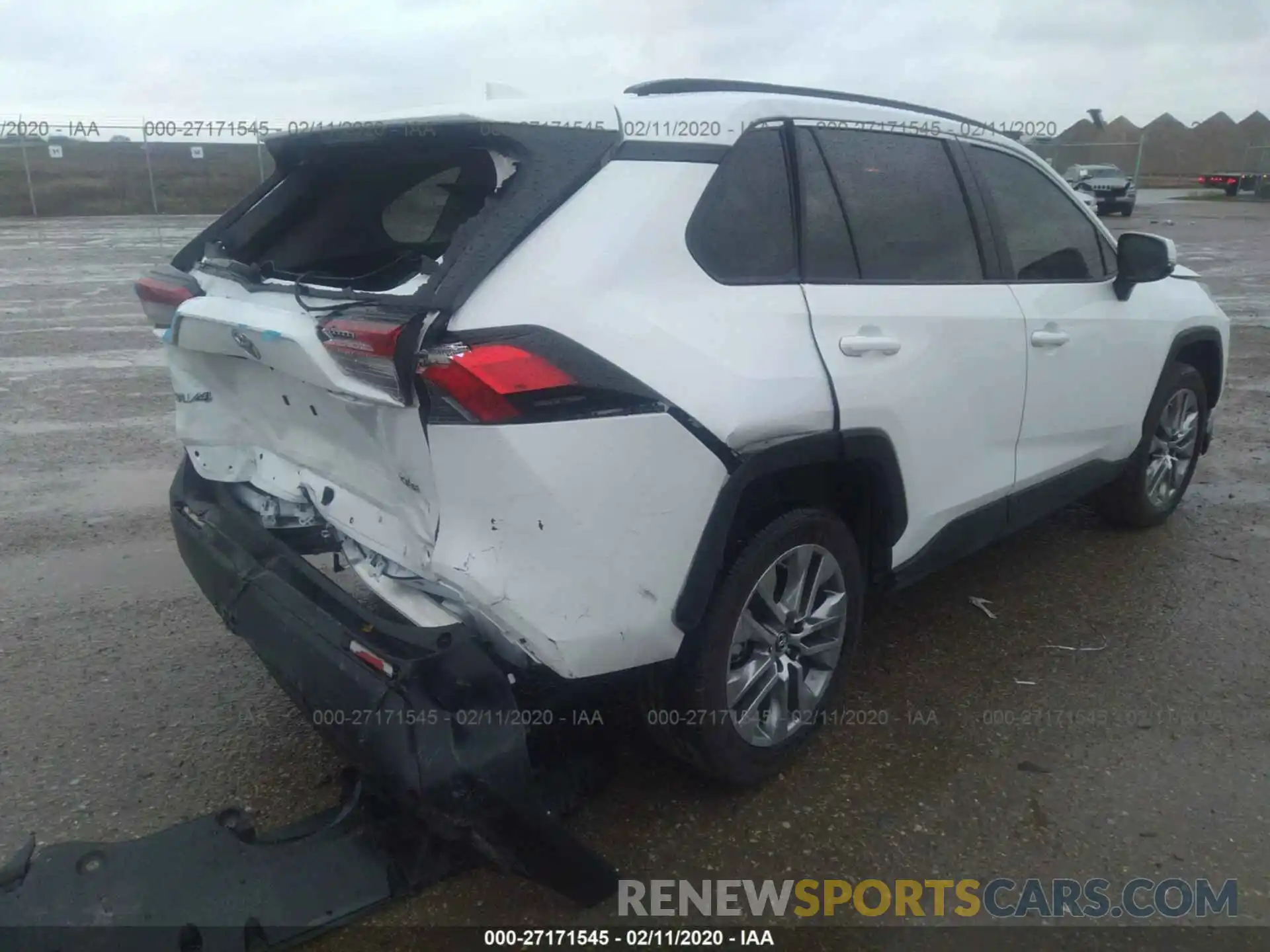 4 Photograph of a damaged car 2T3C1RFV9KW036883 TOYOTA RAV4 2019