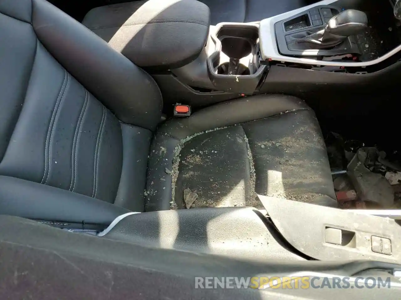 5 Photograph of a damaged car 2T3C1RFV9KW054610 TOYOTA RAV4 2019