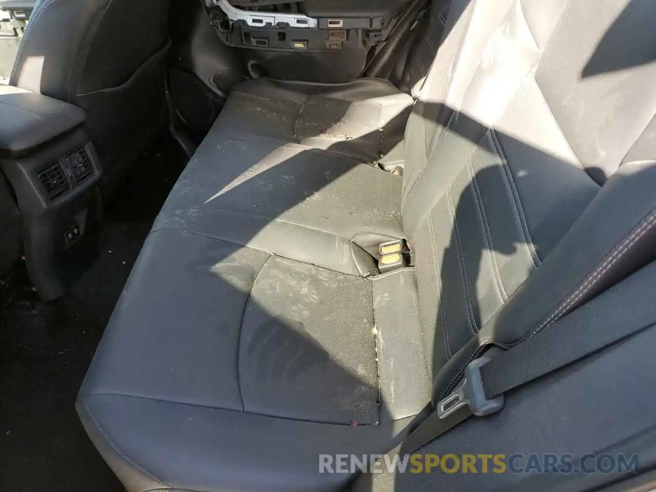 6 Photograph of a damaged car 2T3C1RFV9KW054610 TOYOTA RAV4 2019