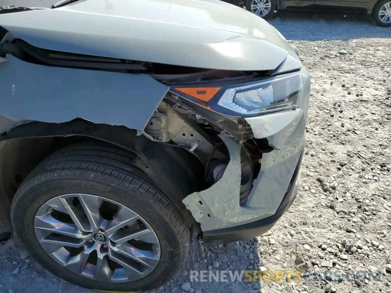 9 Photograph of a damaged car 2T3C1RFV9KW054610 TOYOTA RAV4 2019