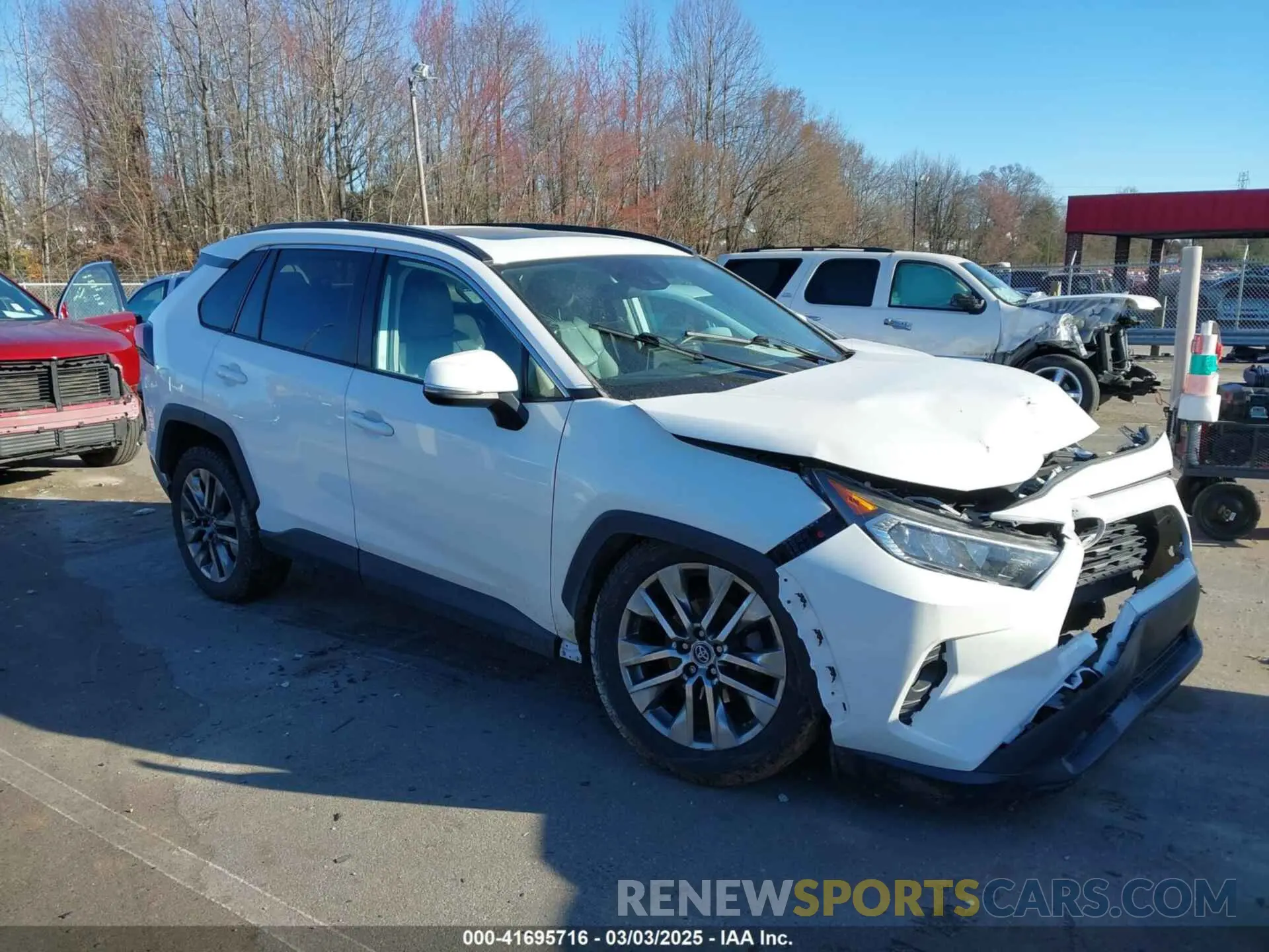 1 Photograph of a damaged car 2T3C1RFV9KW056468 TOYOTA RAV4 2019