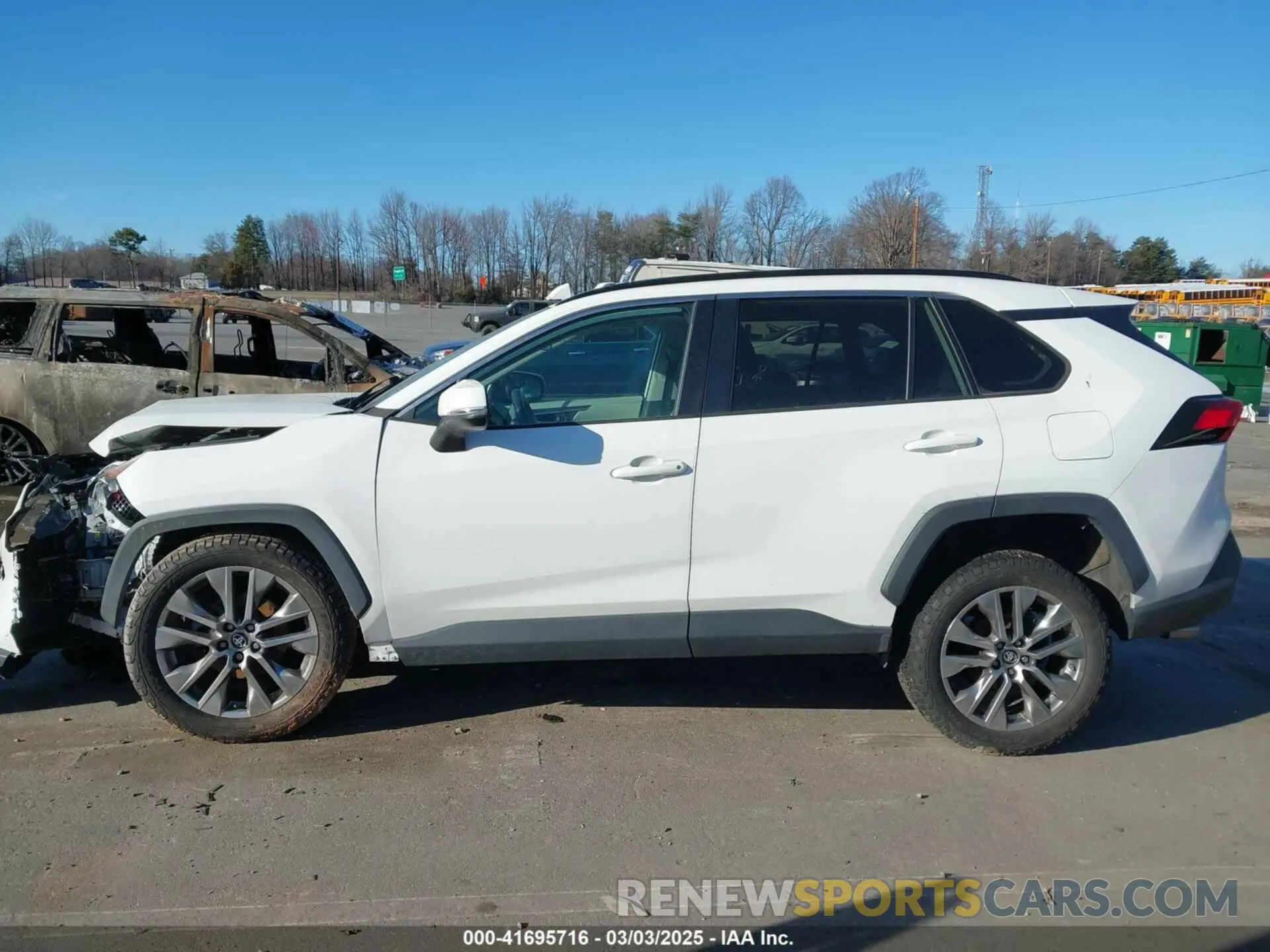 14 Photograph of a damaged car 2T3C1RFV9KW056468 TOYOTA RAV4 2019