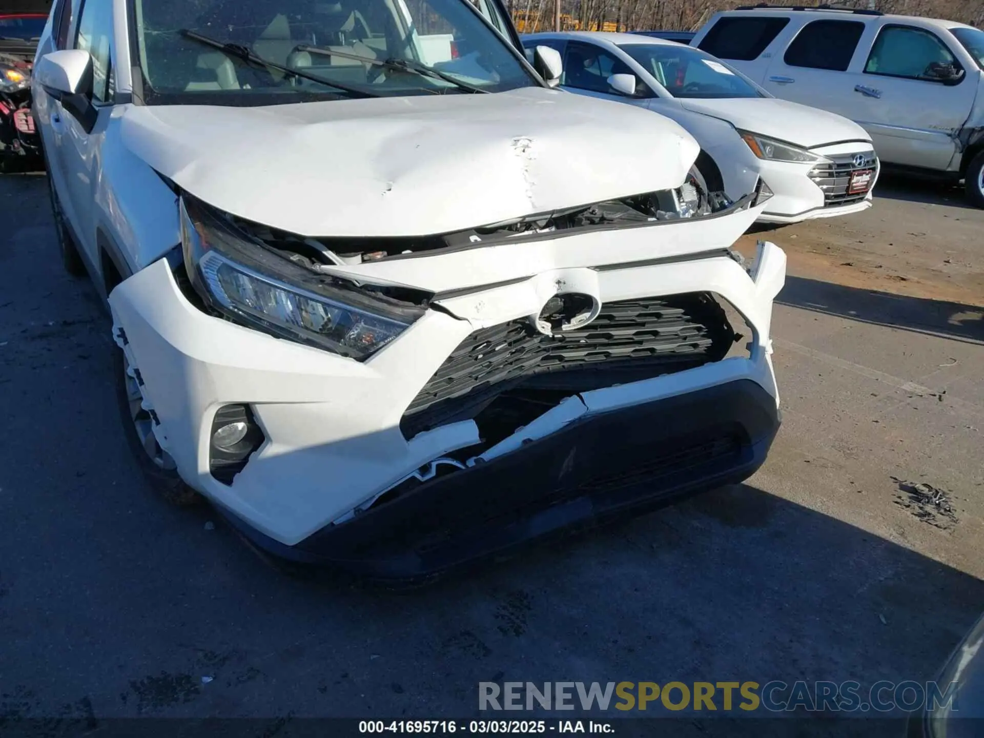 17 Photograph of a damaged car 2T3C1RFV9KW056468 TOYOTA RAV4 2019
