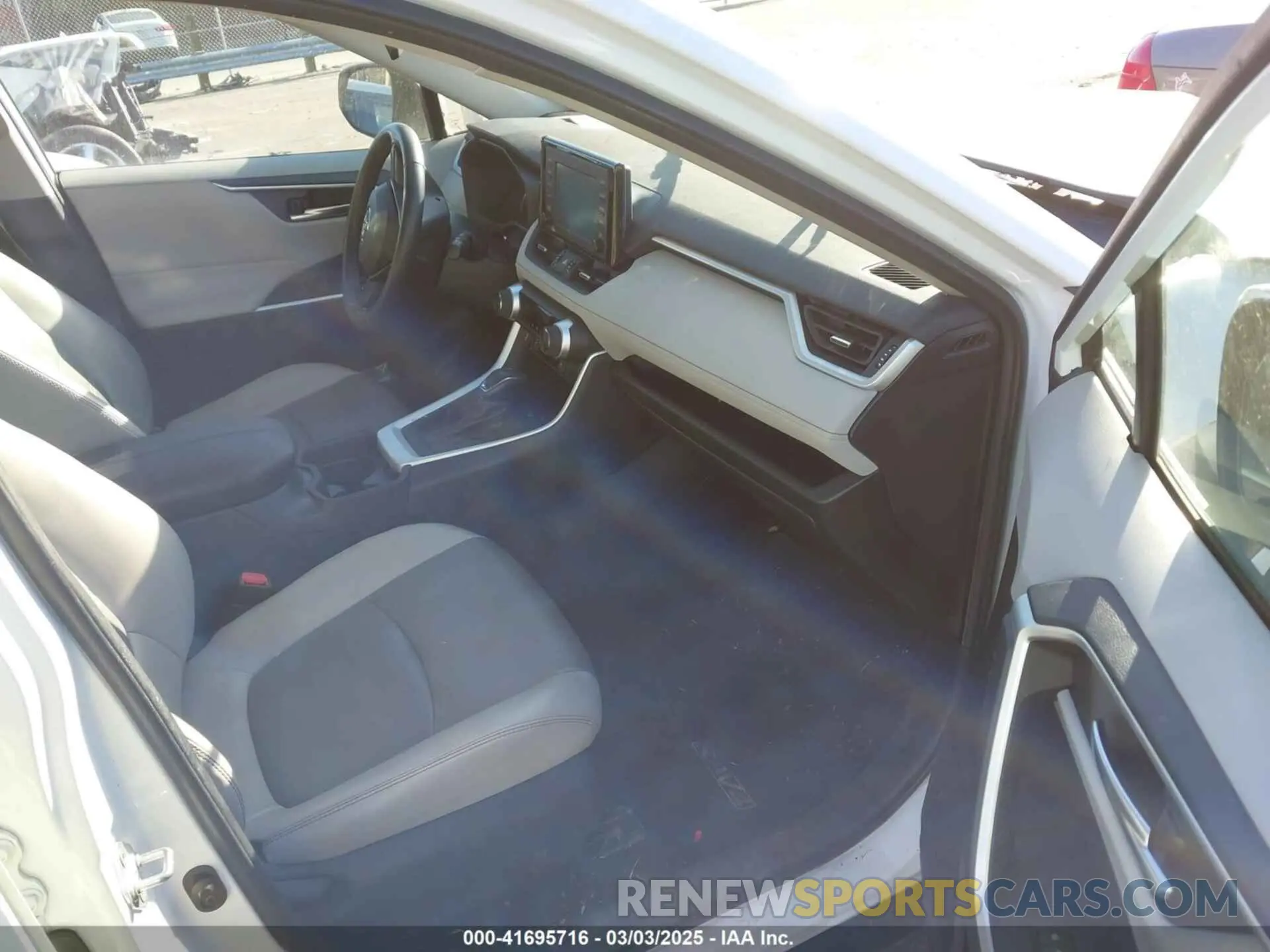 5 Photograph of a damaged car 2T3C1RFV9KW056468 TOYOTA RAV4 2019