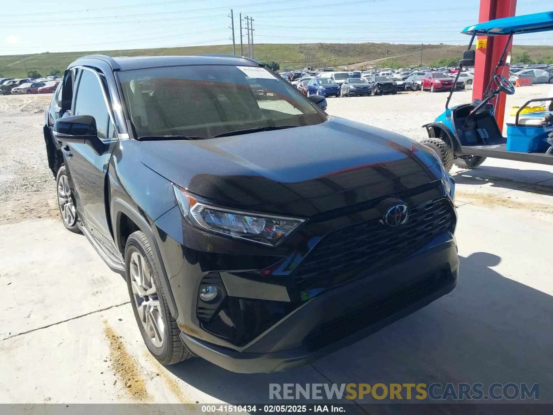 1 Photograph of a damaged car 2T3C1RFVXKW023284 TOYOTA RAV4 2019