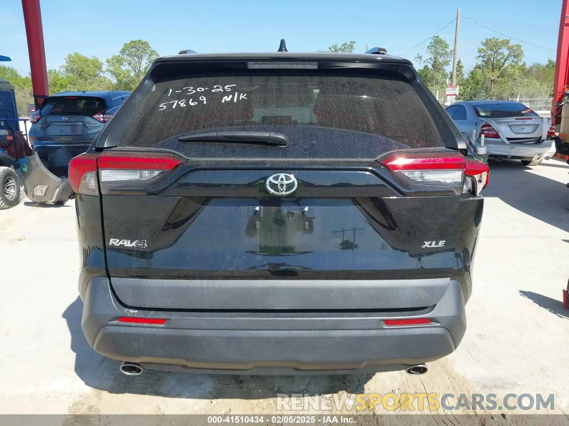 16 Photograph of a damaged car 2T3C1RFVXKW023284 TOYOTA RAV4 2019